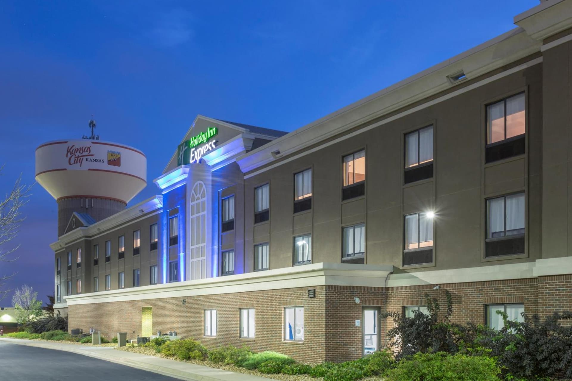Holiday Inn Express Kansas City - at the Legends! by IHG gallery photo in Kansas City, KS — image 4
