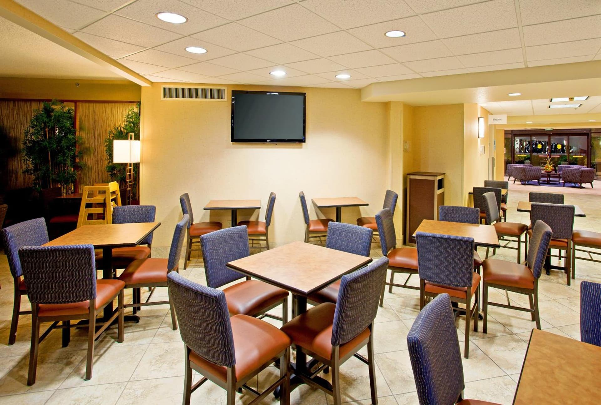 Holiday Inn Express Scottsdale North by IHG interior in Scottsdale, AZ — gallery photo 2
