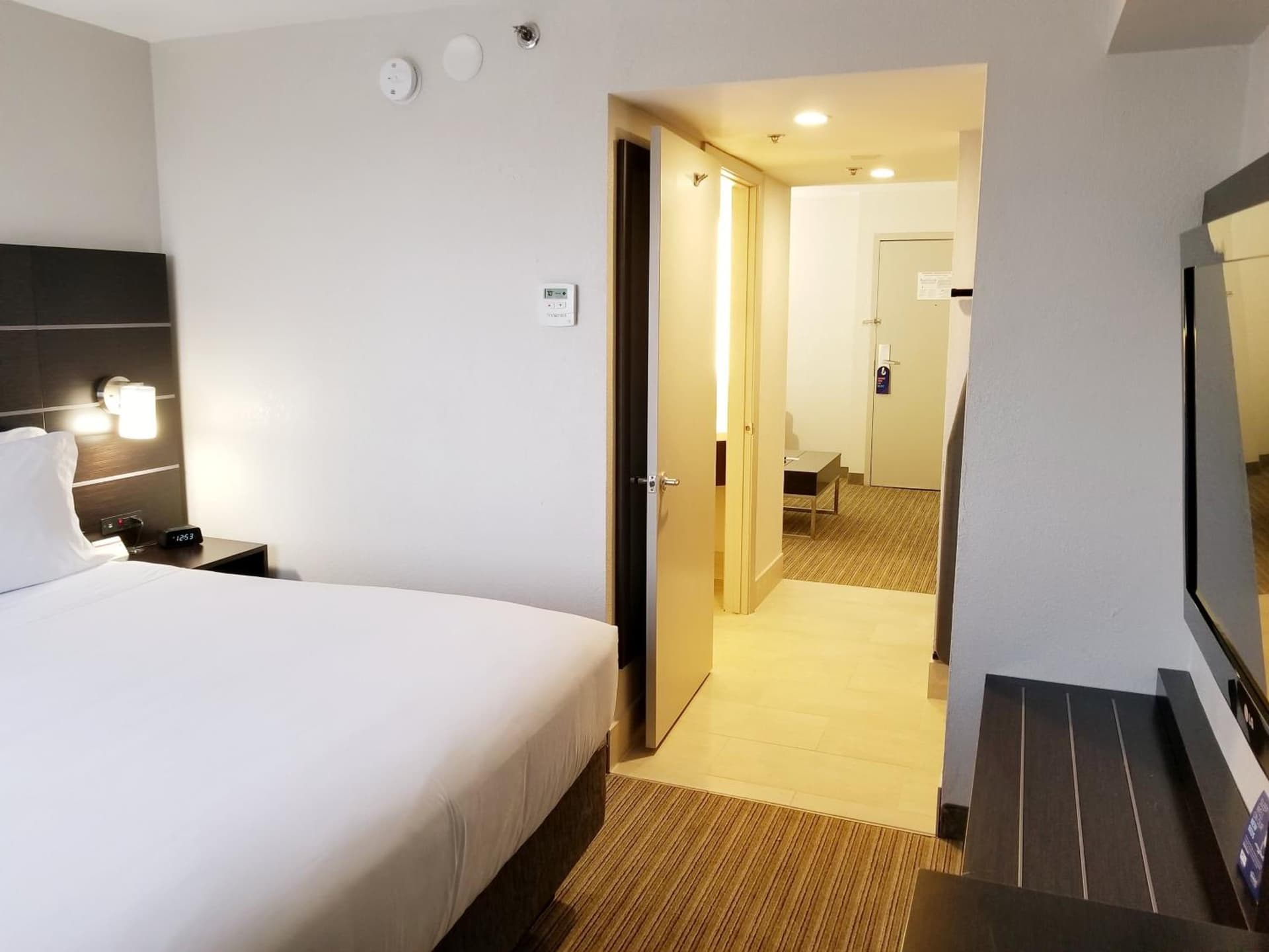 Holiday Inn Express & Suites Miami - Hialeah by IHG gallery photo in Hialeah, FL — image 15
