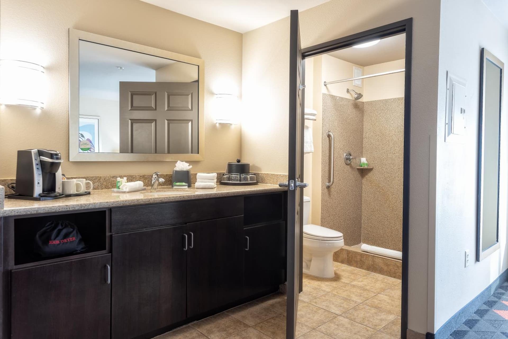 Holiday Inn Oceanside Marina Camp Pendleton by IHG gallery photo in Oceanside, CA — image 18