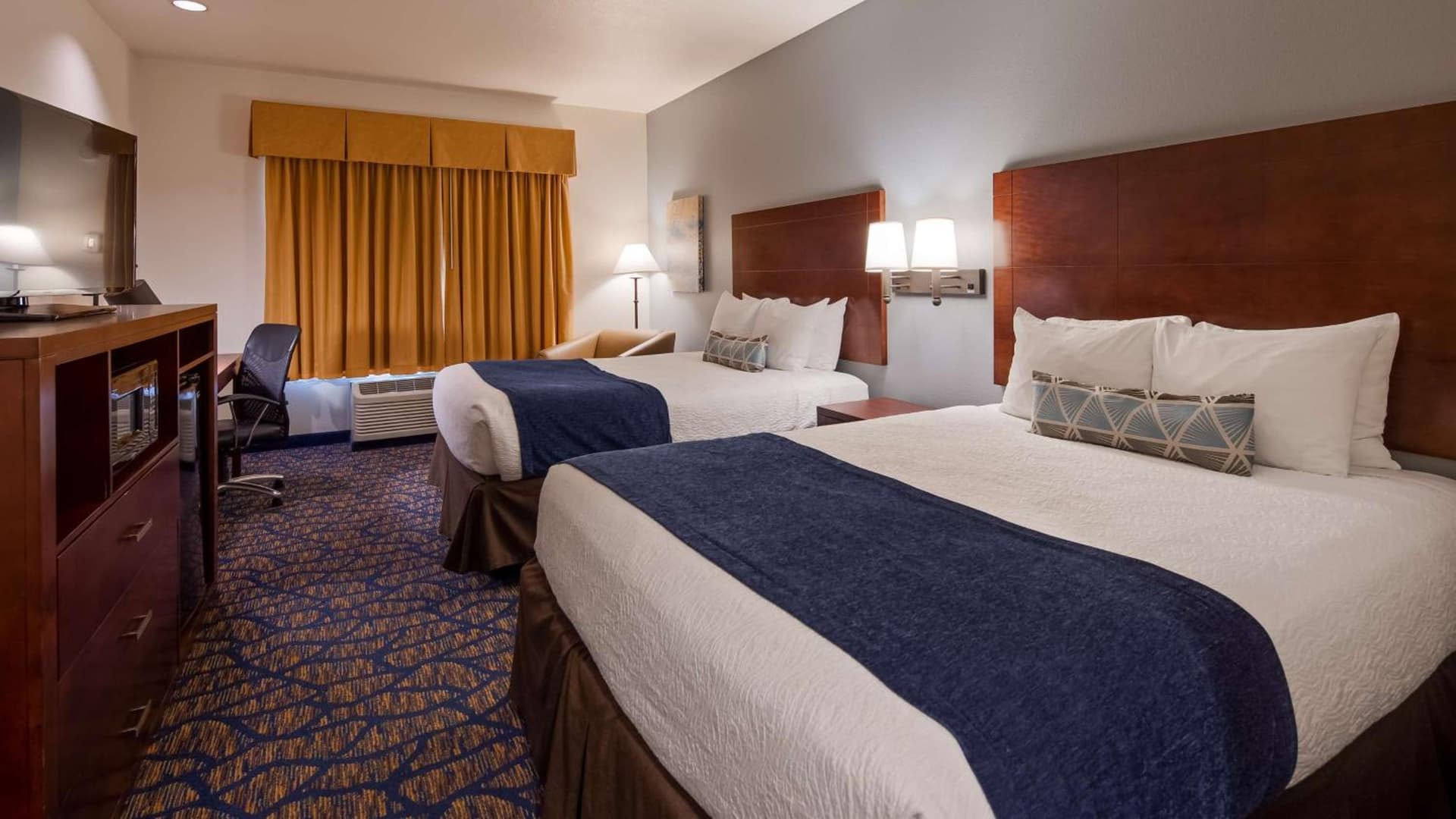 Best Western Plus Villa Del Lago Inn Patterson gallery photo in Patterson, CA — image 15