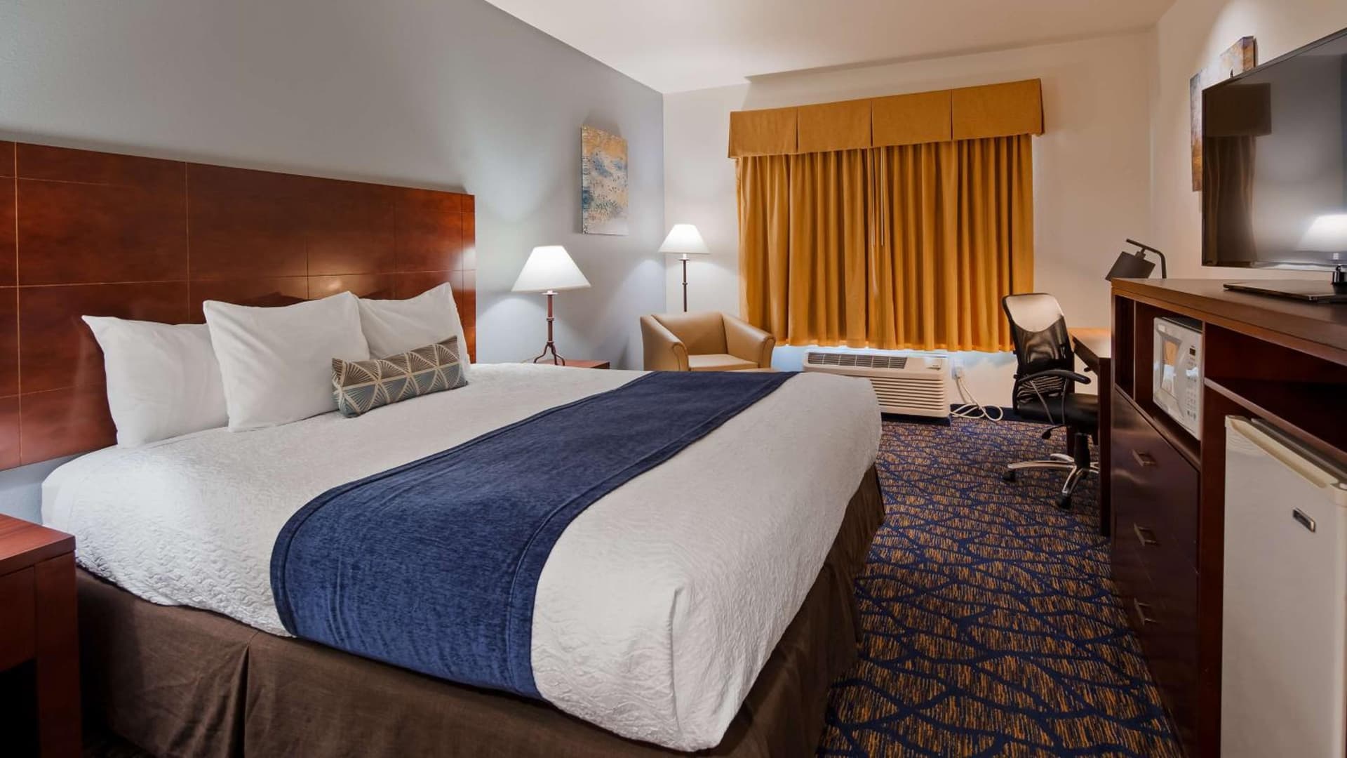 Best Western Plus Villa Del Lago Inn Patterson gallery photo in Patterson, CA — image 19