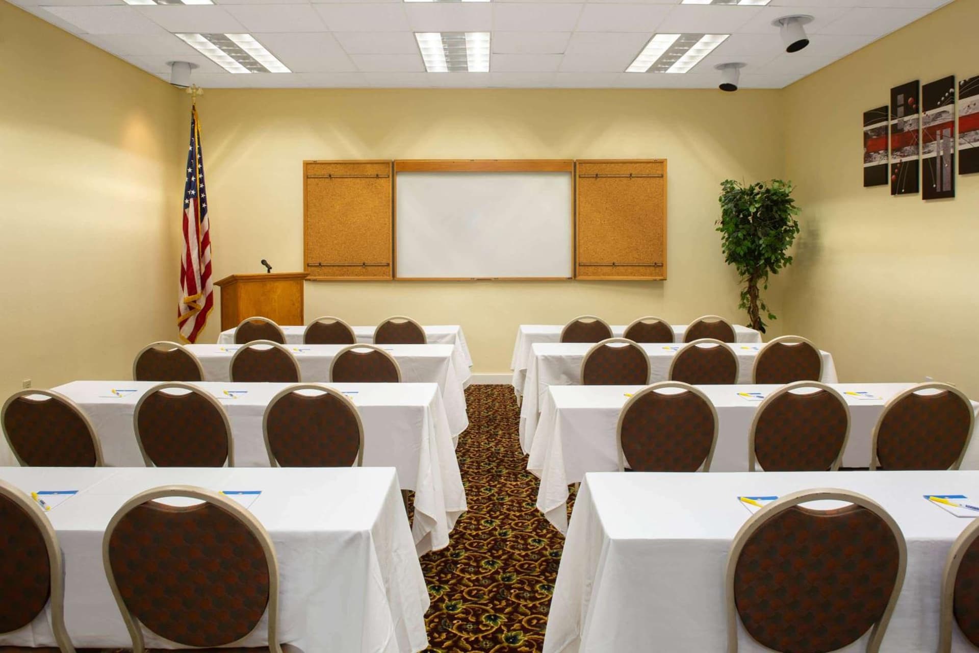 Days Inn & Suites by Wyndham Tallahassee Conf Center I-10 gallery photo in Tallahassee, FL — image 29