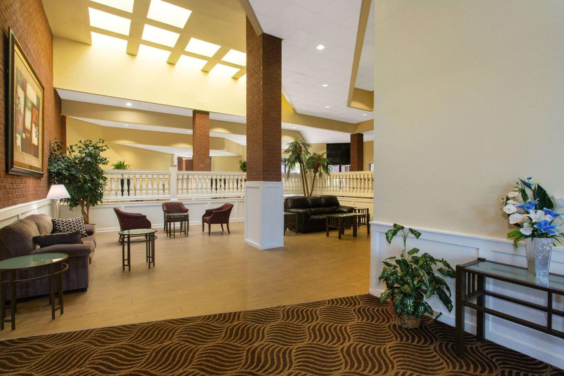 Days Inn & Suites by Wyndham Tallahassee Conf Center I-10 interior in Tallahassee, FL — gallery photo 2