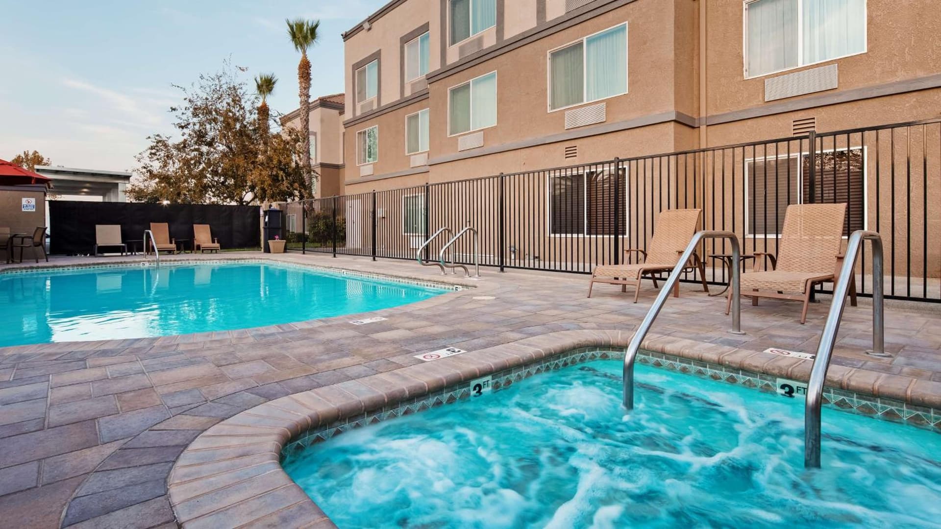 Best Western Plus Villa Del Lago Inn Patterson gallery photo in Patterson, CA — image 4