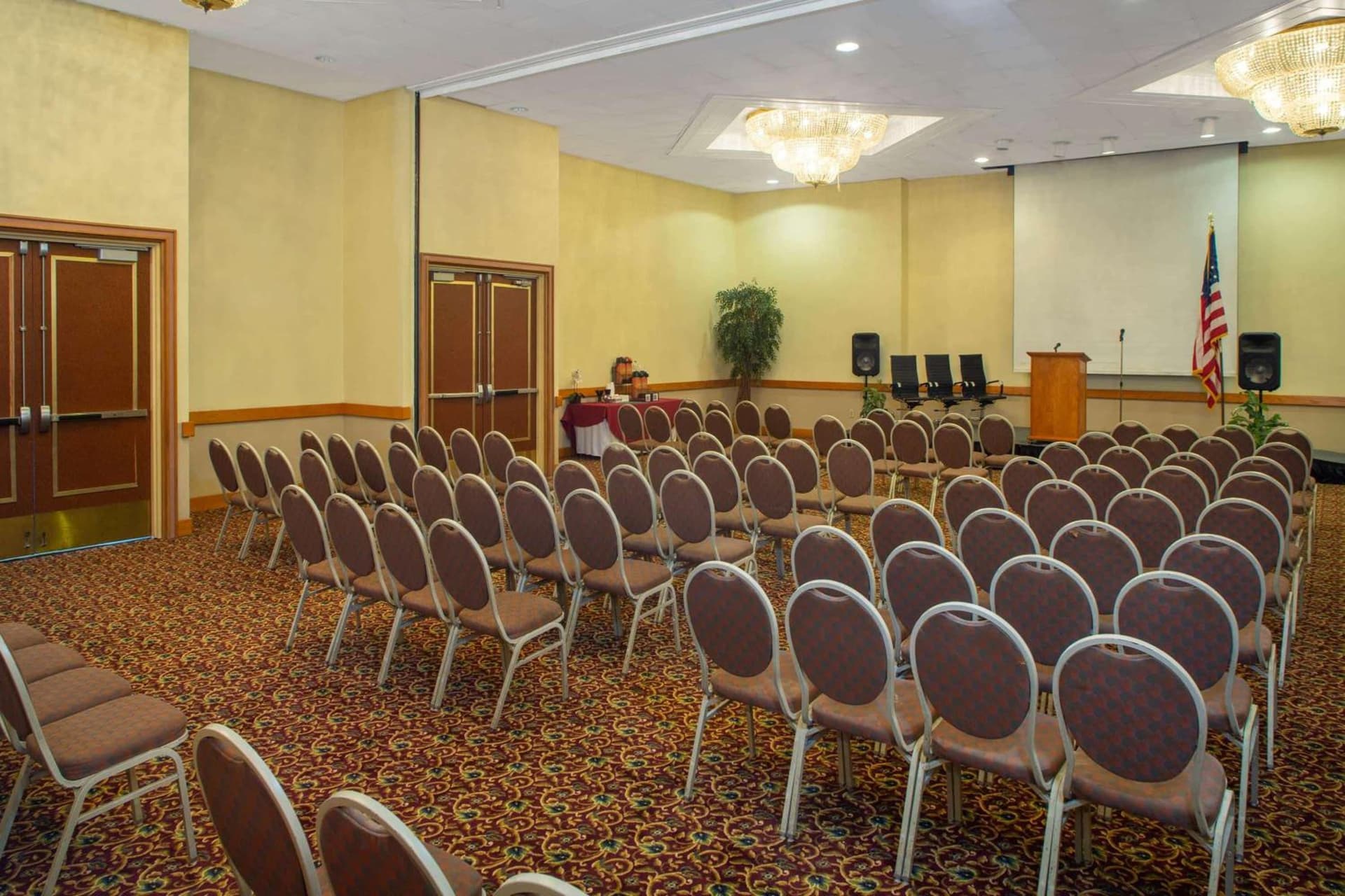 Days Inn & Suites by Wyndham Tallahassee Conf Center I-10 gallery photo in Tallahassee, FL — image 51