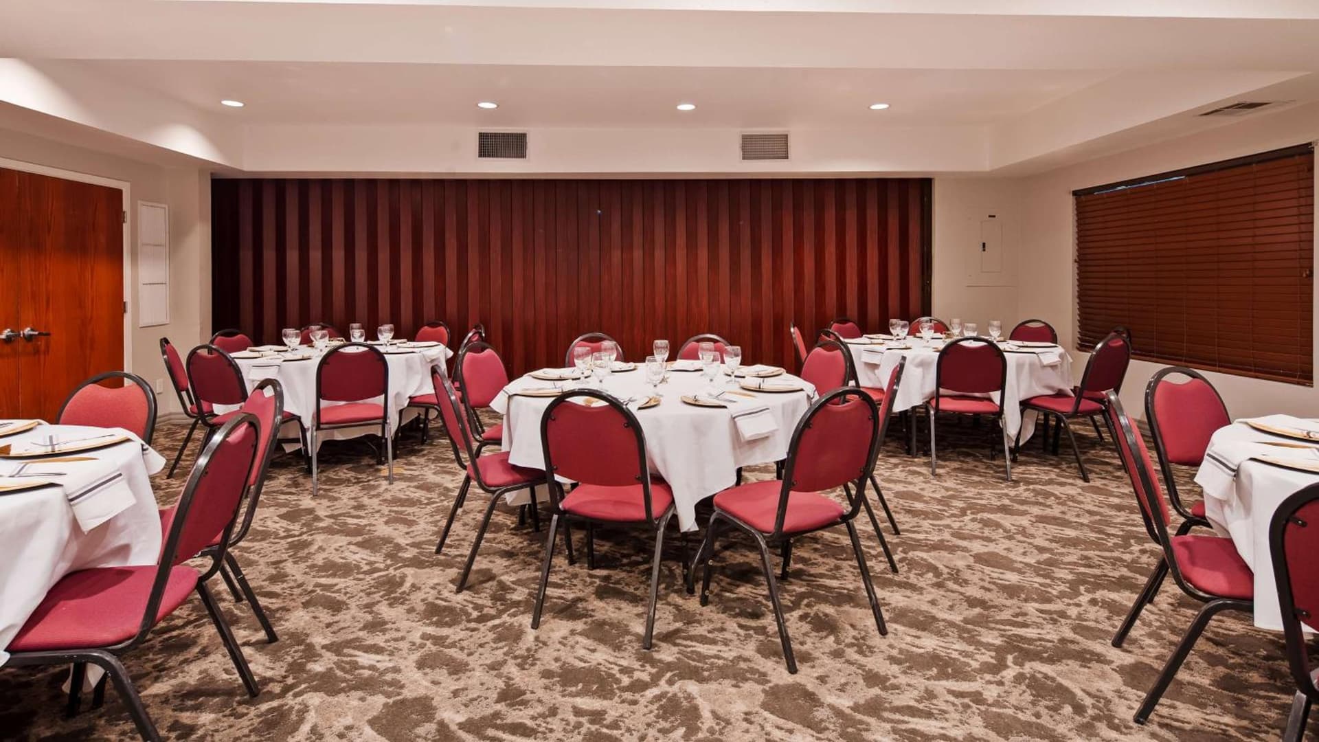 Best Western Plus Villa Del Lago Inn Patterson gallery photo in Patterson, CA — image 17