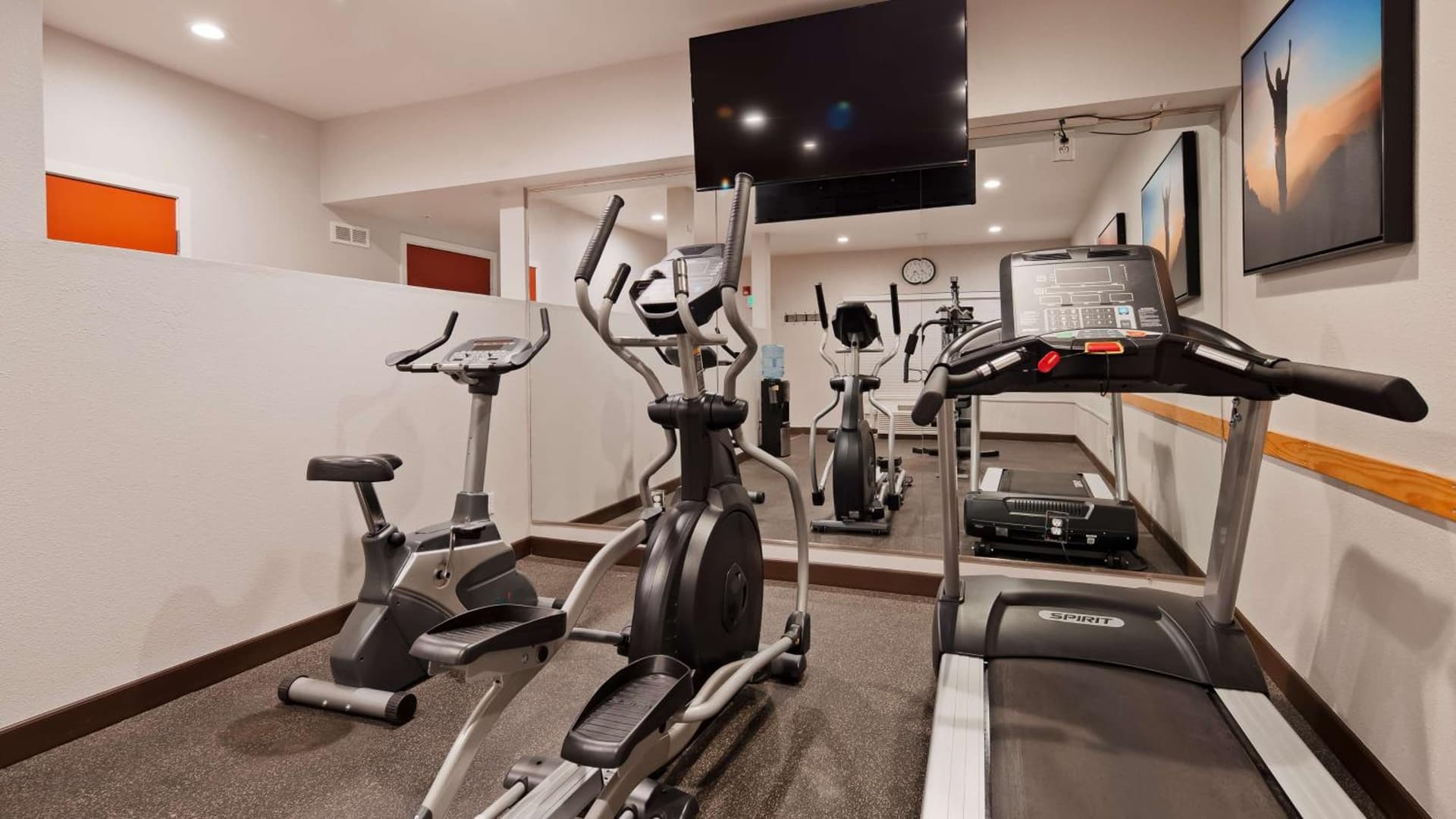 Best Western Plus Villa Del Lago Inn Patterson gallery photo in Patterson, CA — image 23
