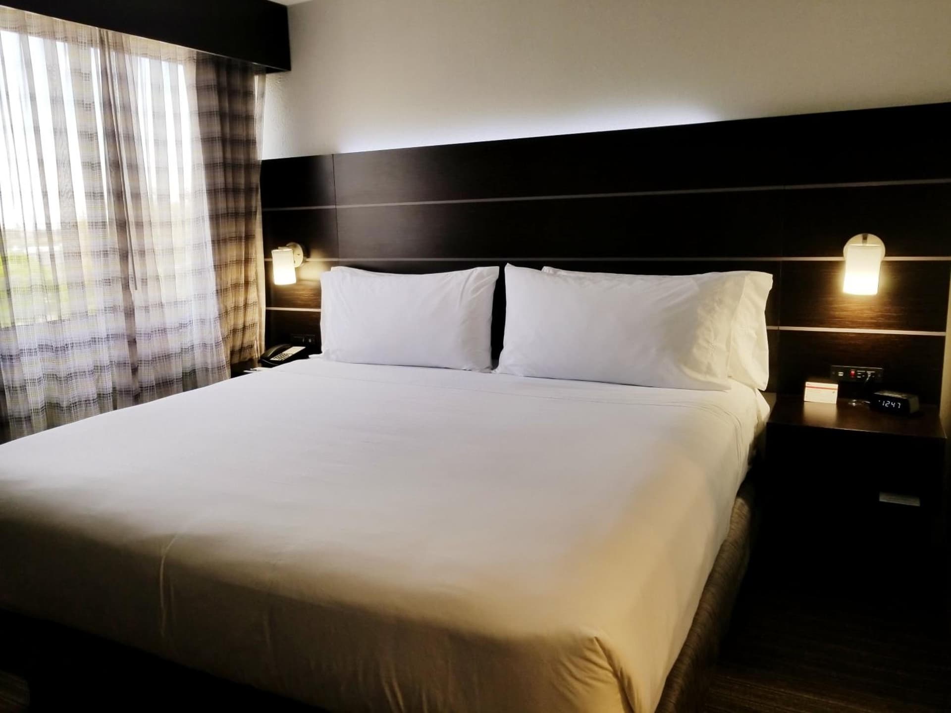 Holiday Inn Express & Suites Miami - Hialeah by IHG interior in Hialeah, FL — gallery photo 2