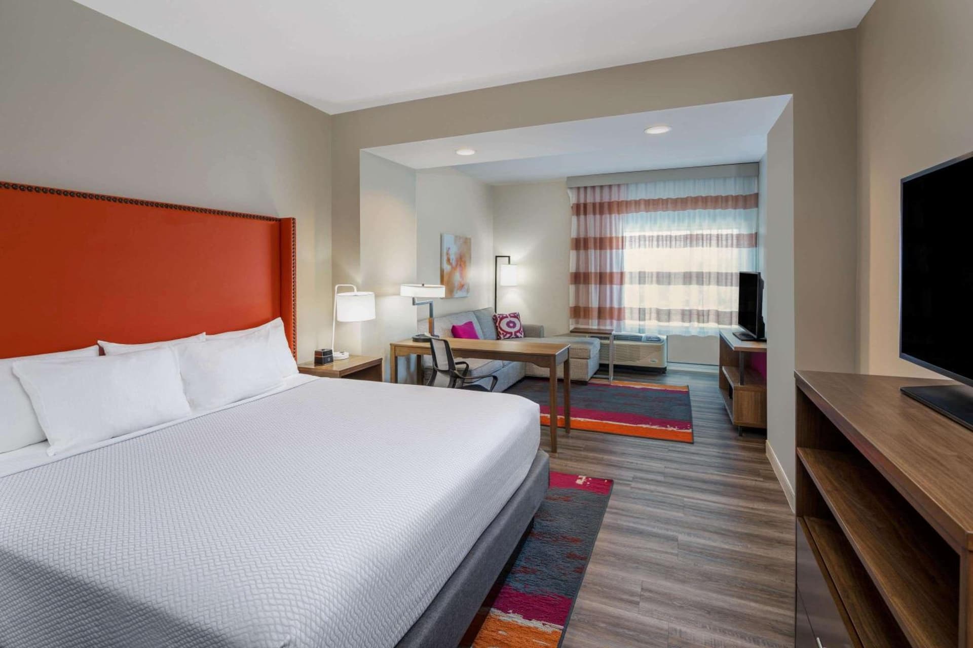 La Quinta by Wyndham Greensboro Airport High Point gallery photo in Greensboro, NC — image 10
