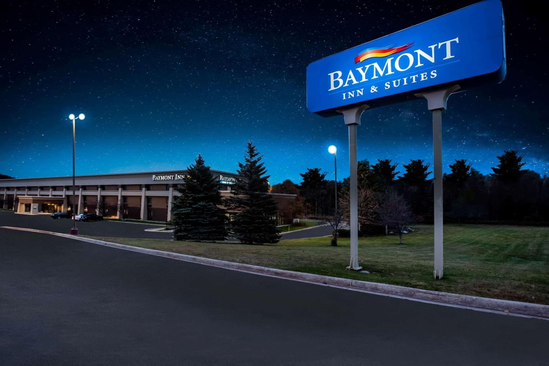 Baymont by Wyndham Traverse City interior in Traverse City, MI — gallery photo 2