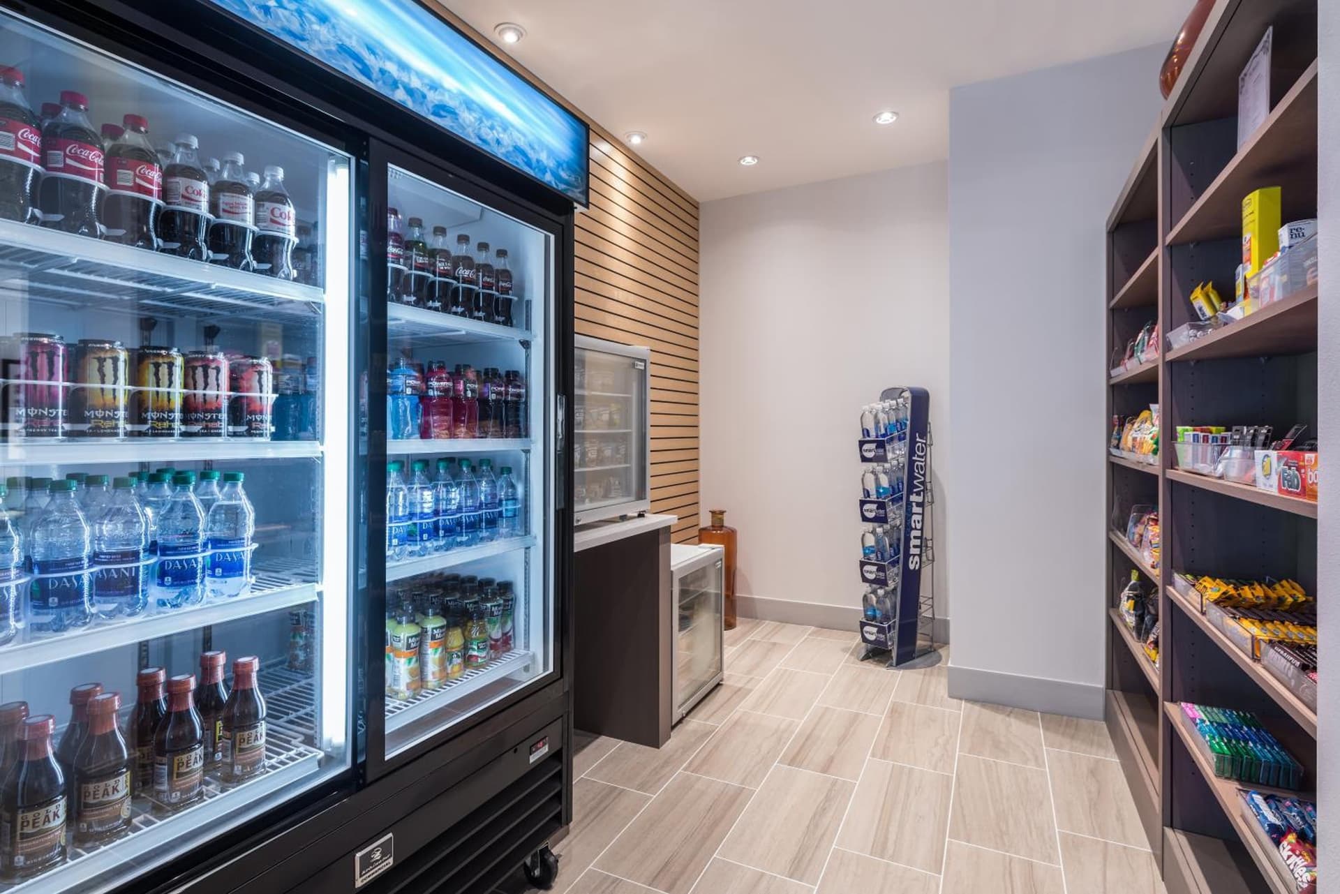 Holiday Inn Express Troy by IHG interior in Troy, IL — gallery photo 2