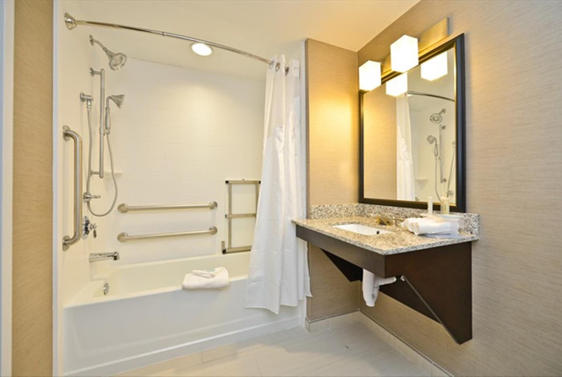 Holiday Inn Express & Suites Utica by IHG gallery photo in Utica, NY — image 35
