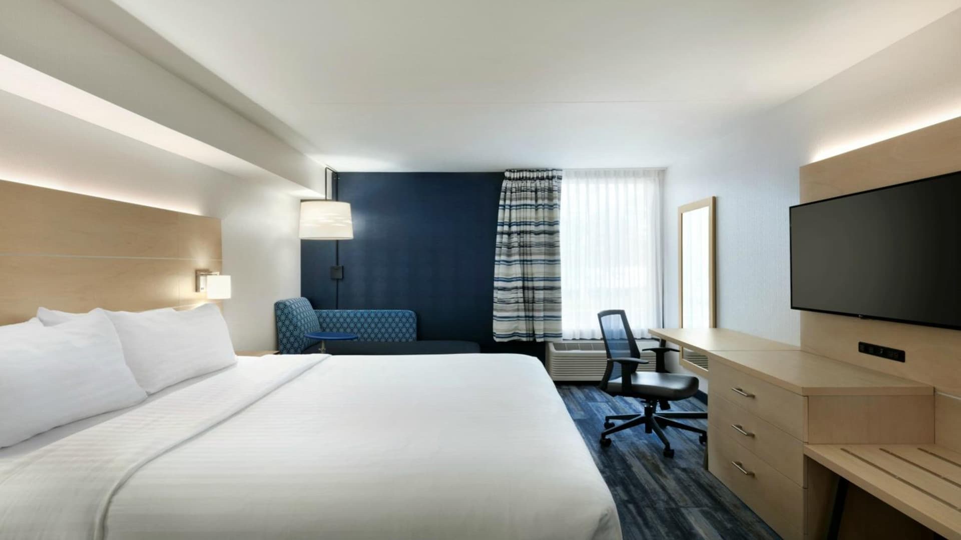 Holiday Inn Express - Williamsburg Busch Gardens Area by IHG gallery photo in Williamsburg, VA — image 8