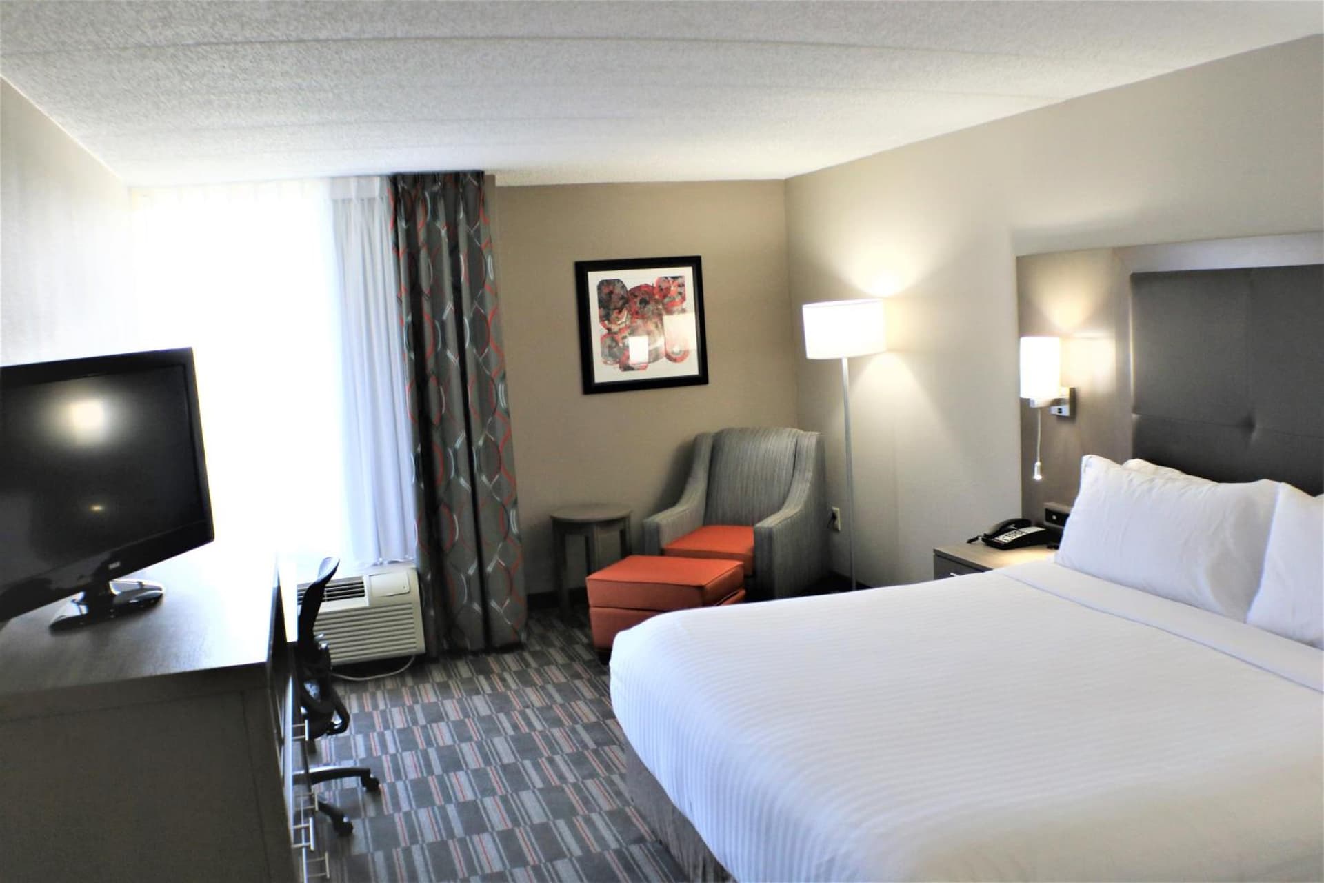 Holiday Inn Express Woodstock-Shenandoah Valley by IHG property views in Woodstock, VA — gallery photo 3