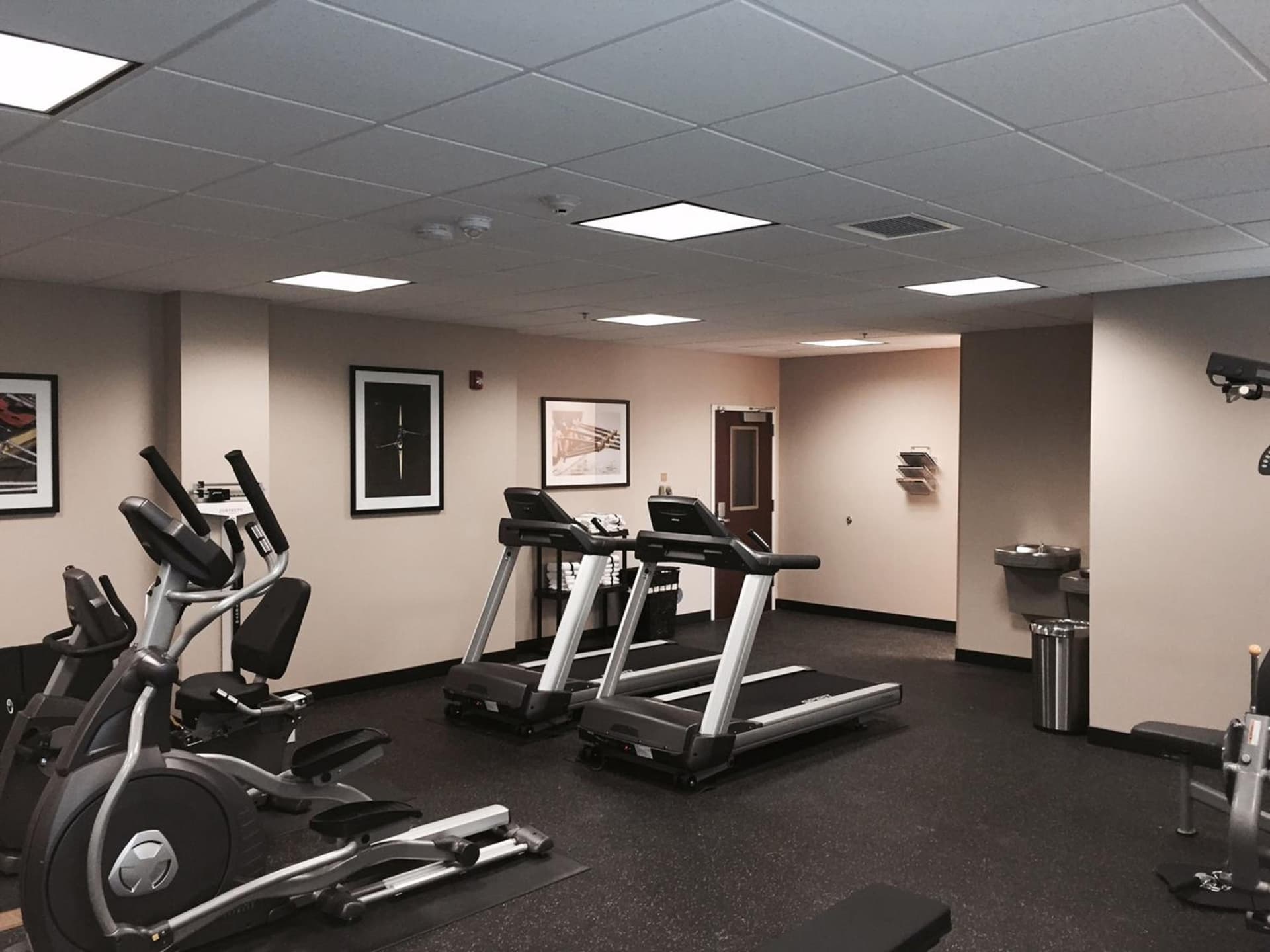 Candlewood Suites Youngstown W - I-80 Niles Area by IHG interior in Austintown, OH — gallery photo 2