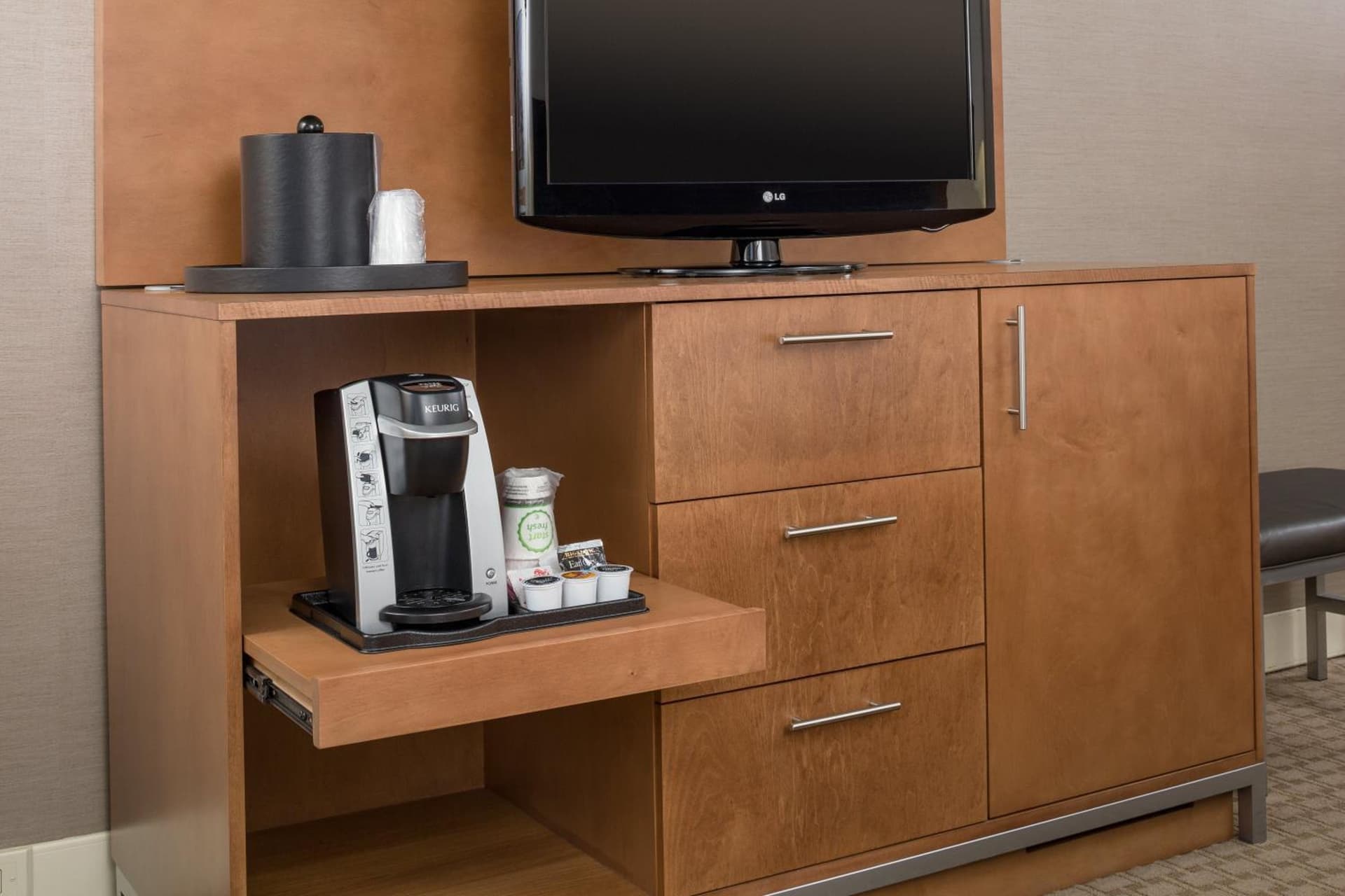 Holiday Inn Manchester Airport by IHG gallery photo in Manchester, NH — image 37