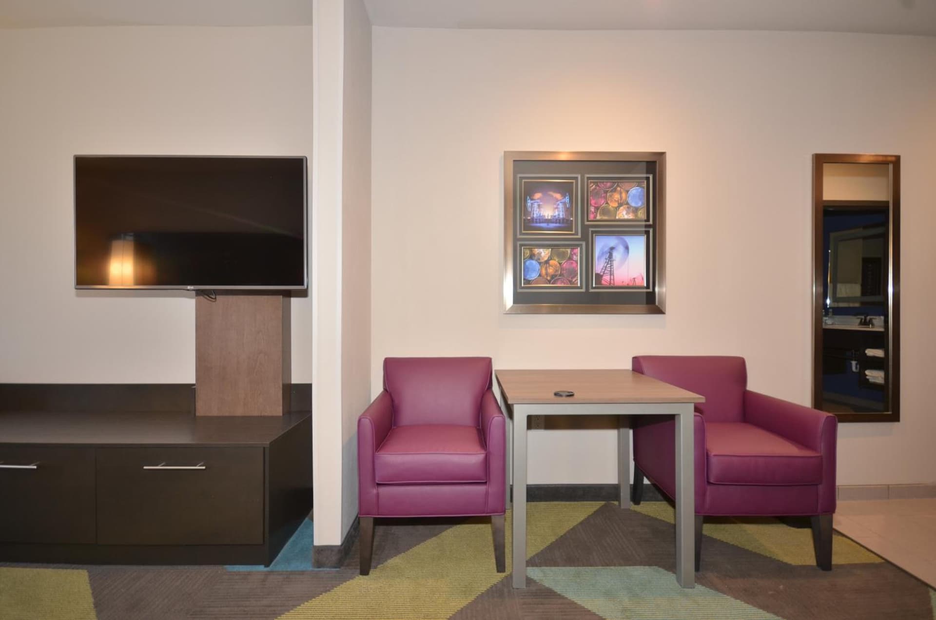 Holiday Inn Express & Suites Oklahoma City Mid - Arpt Area by IHG gallery photo in Oklahoma City, OK — image 14
