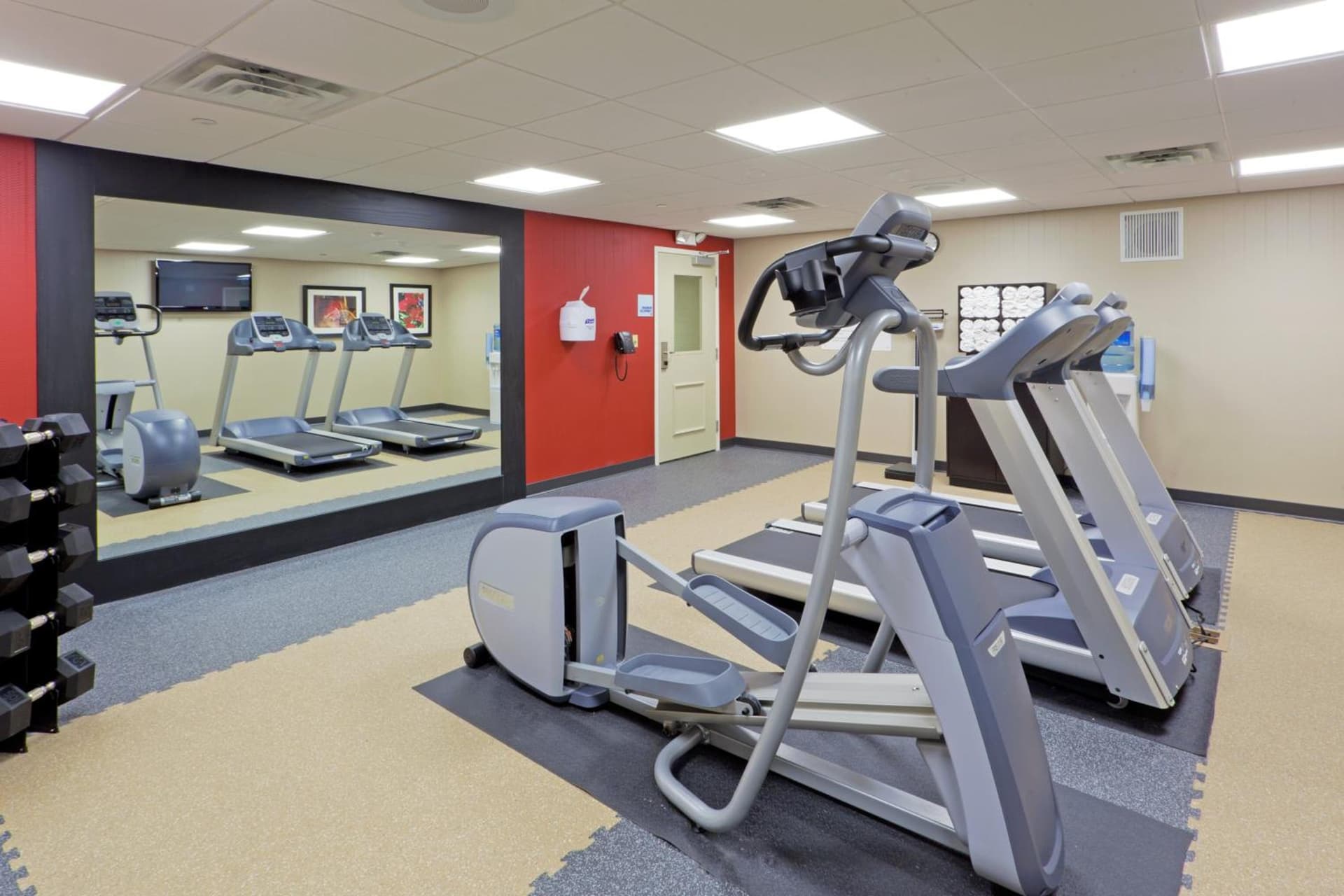 Holiday Inn Express - Neptune by IHG gallery photo in Neptune City, NJ — image 9