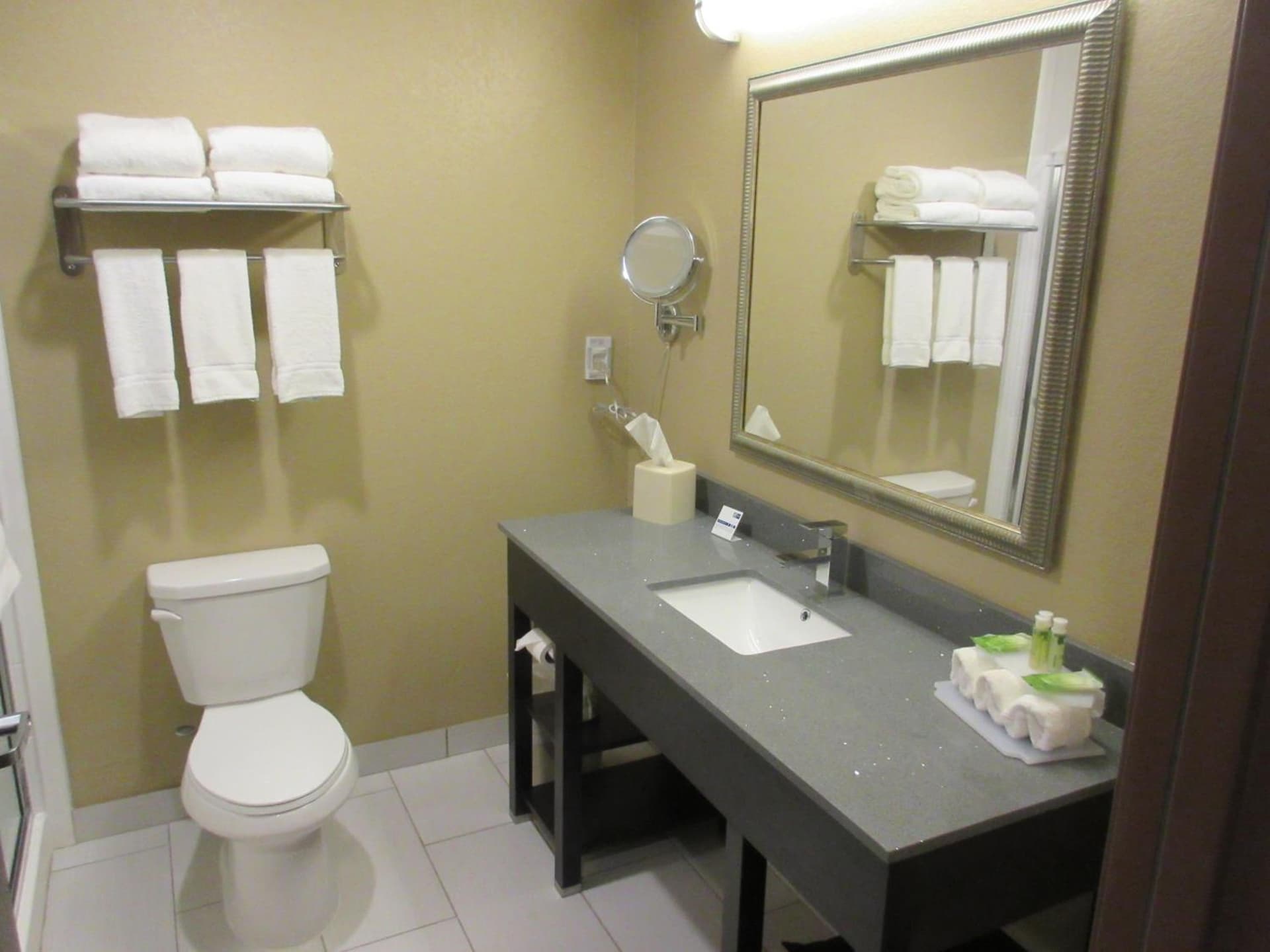 Holiday Inn Express & Suites Butler by IHG gallery photo in Butler, PA — image 16