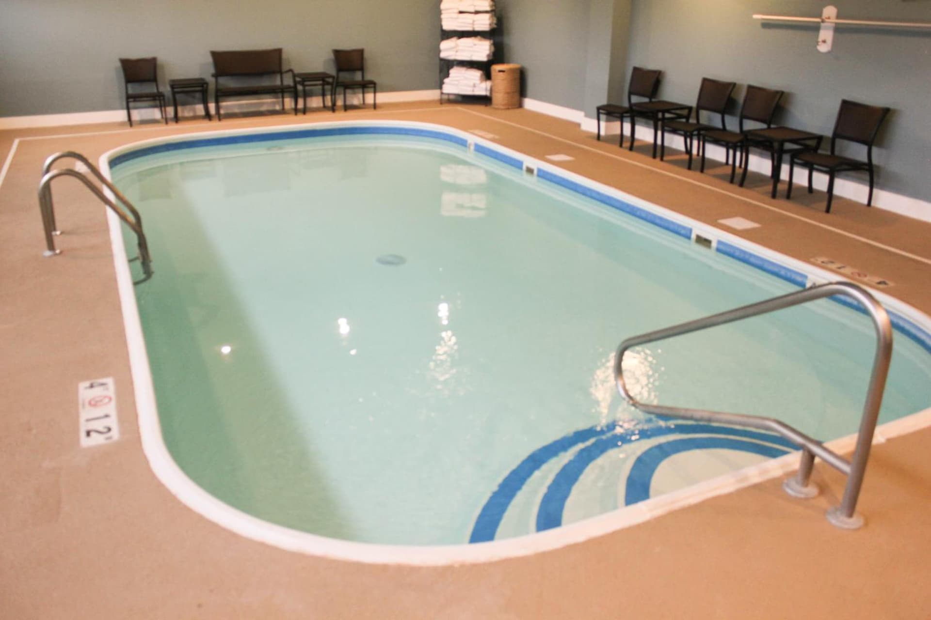 Holiday Inn Express Osage Beach - Lake of the Ozarks by IHG property views in Osage Beach, MO — gallery photo 3