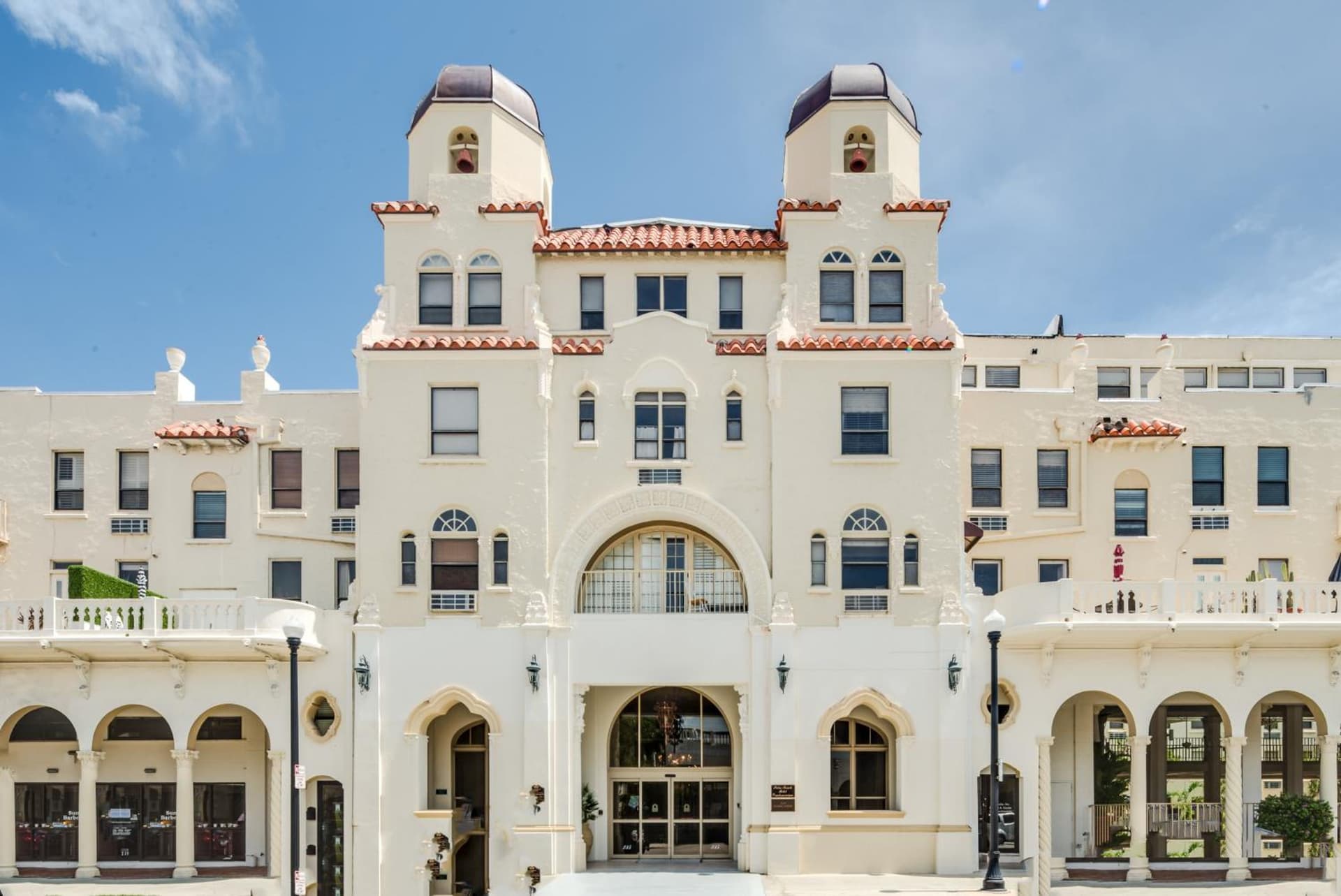 Tropicals of Palm Beach featured exterior or lobby in Palm Beach, FL — similar hotel