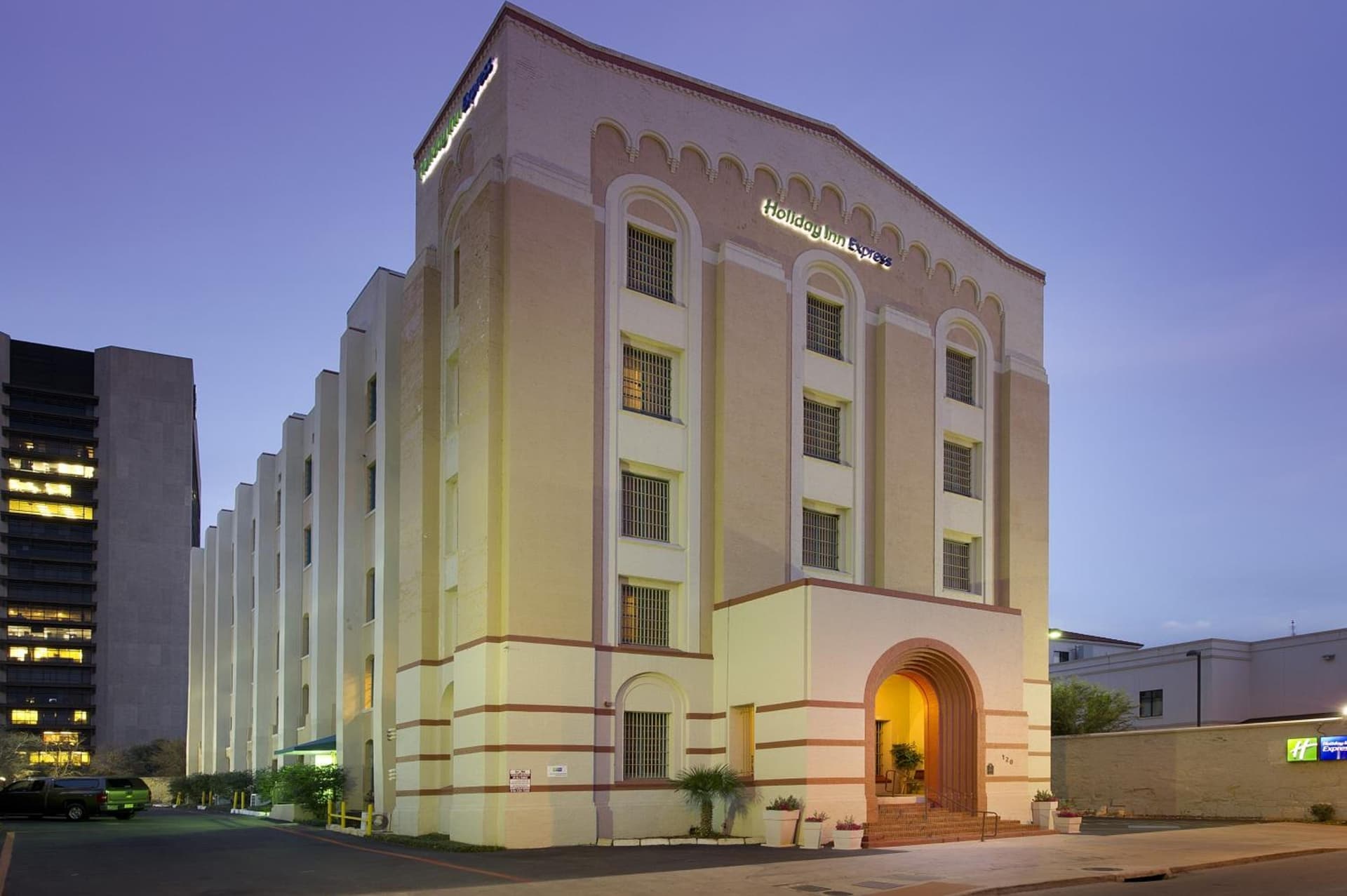 Holiday Inn Express San Antonio North Riverwalk Area by IHG property views in San Antonio, TX — gallery photo 3