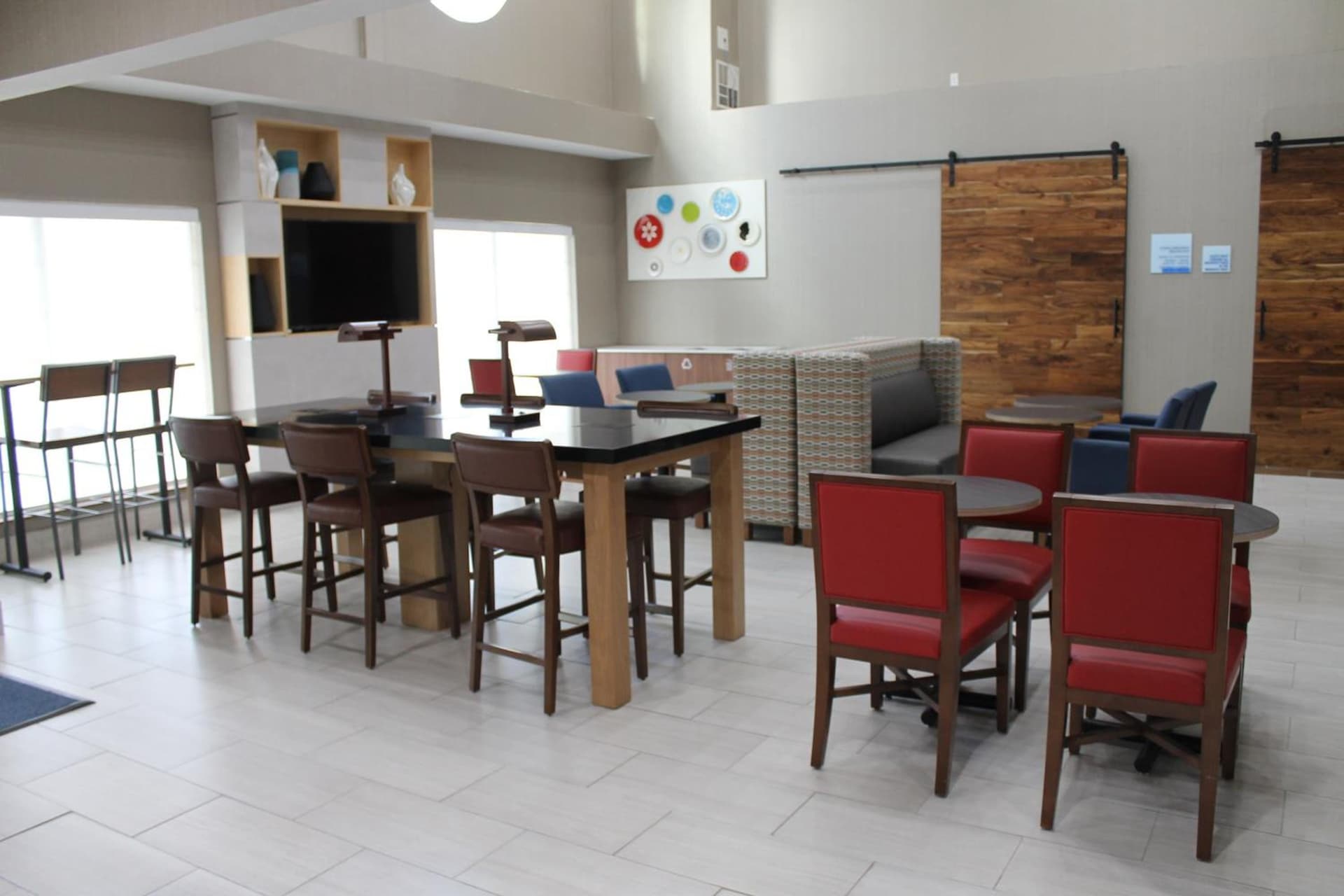 Holiday Inn Express & Suites - Tulare by IHG gallery photo in Tulare, CA — image 8