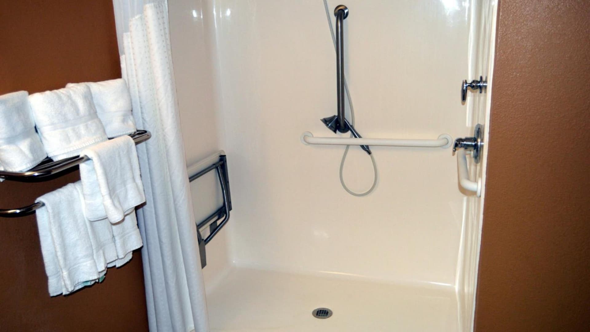Holiday Inn Express Hotel & Suites Suffolk by IHG gallery photo in Suffolk, VA — image 17