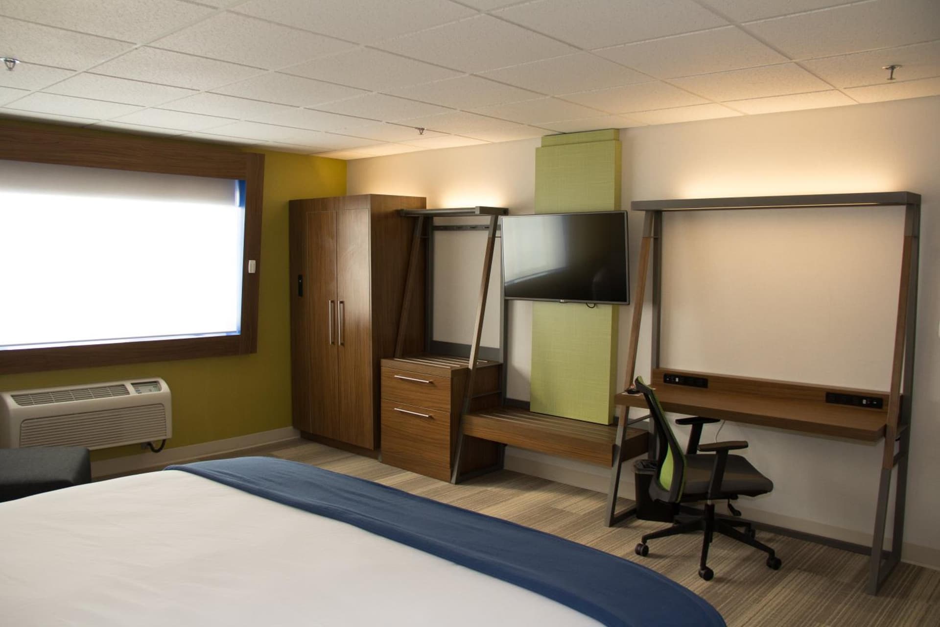 Holiday Inn Express Salt Lake City Downtown by IHG property views in Salt Lake City, UT — gallery photo 3