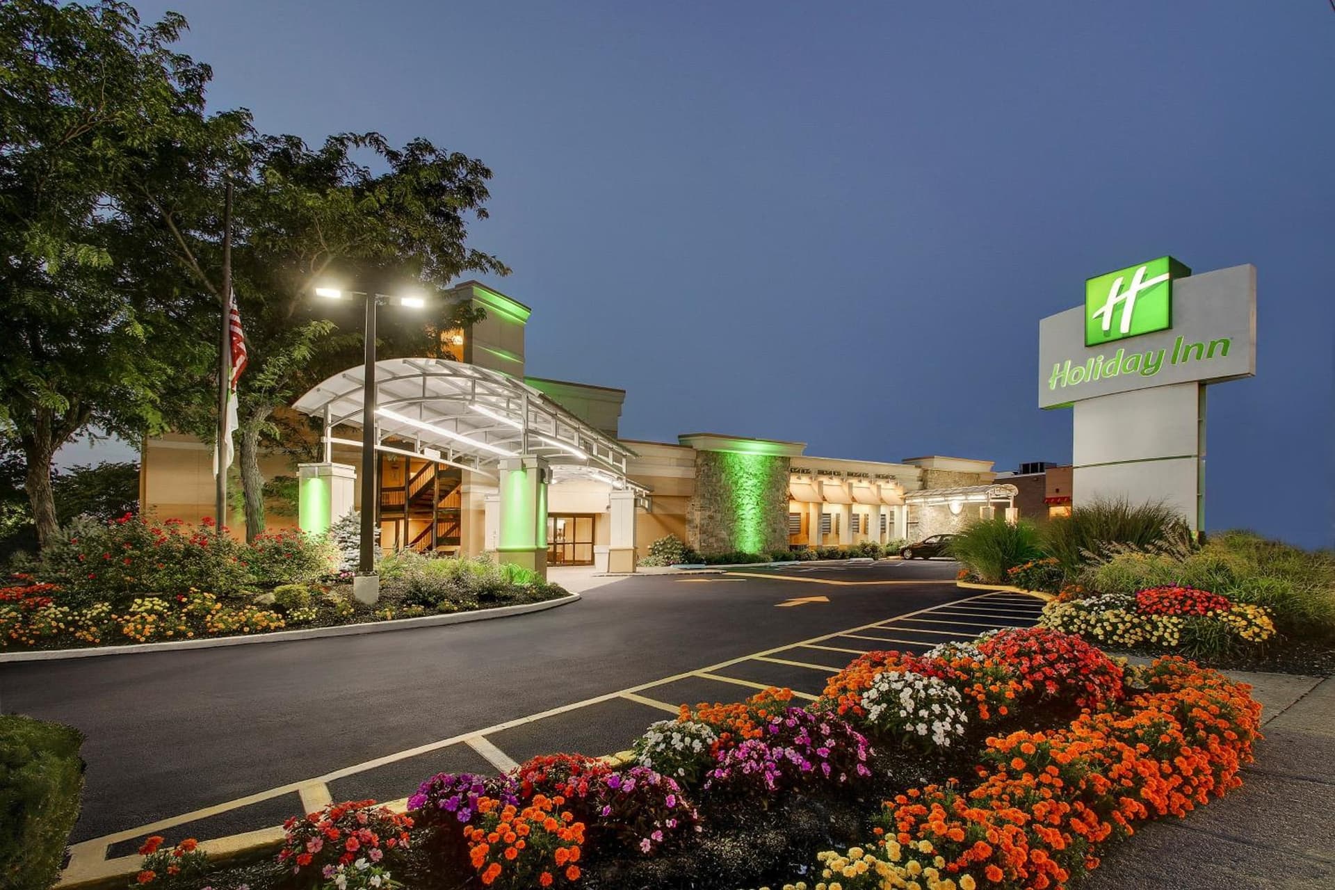 Holiday Inn Westbury-Long Island by IHG featured exterior or lobby in Carle Place, NY — similar hotel