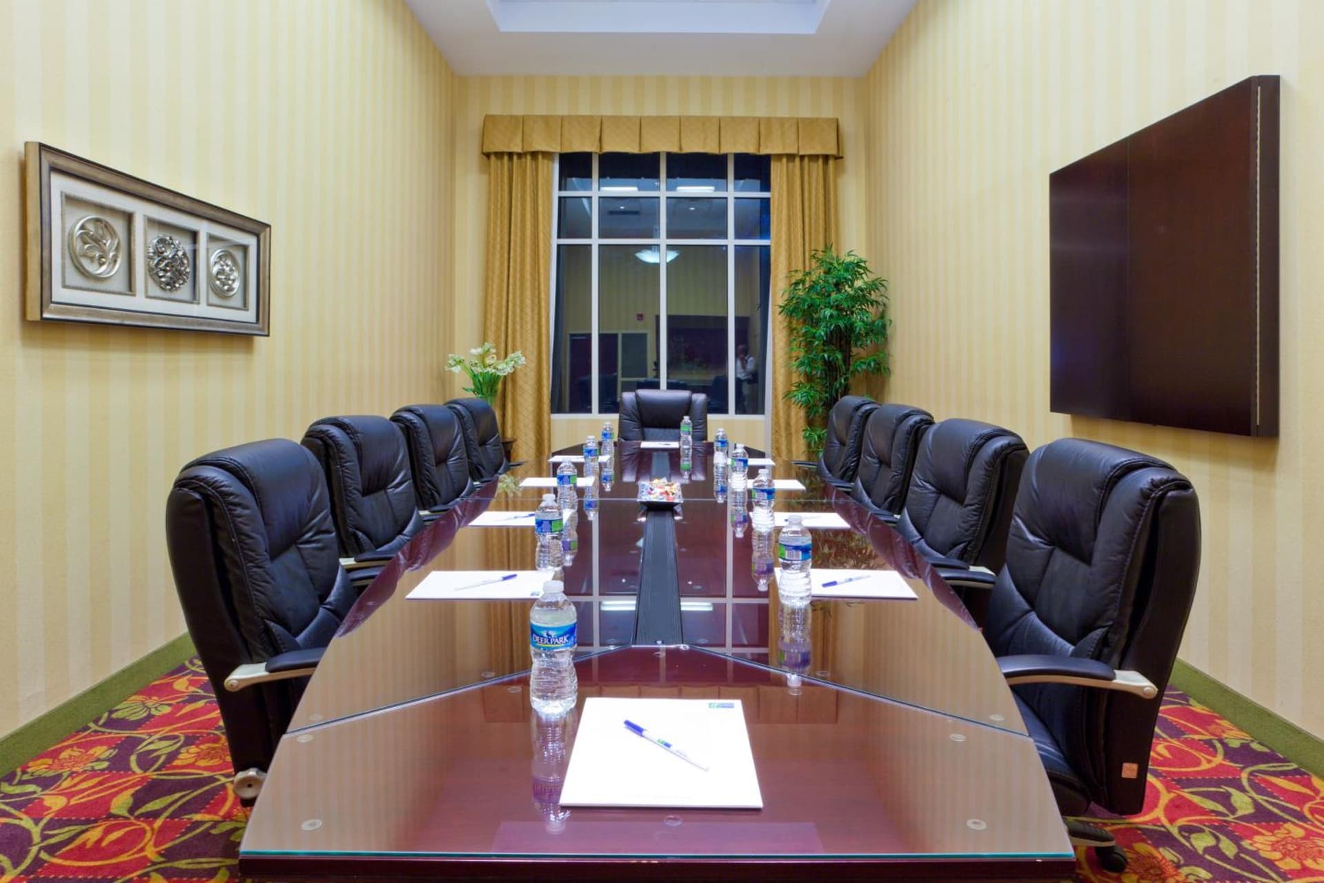 Holiday Inn Express Woodstock-Shenandoah Valley by IHG interior in Woodstock, VA — gallery photo 2