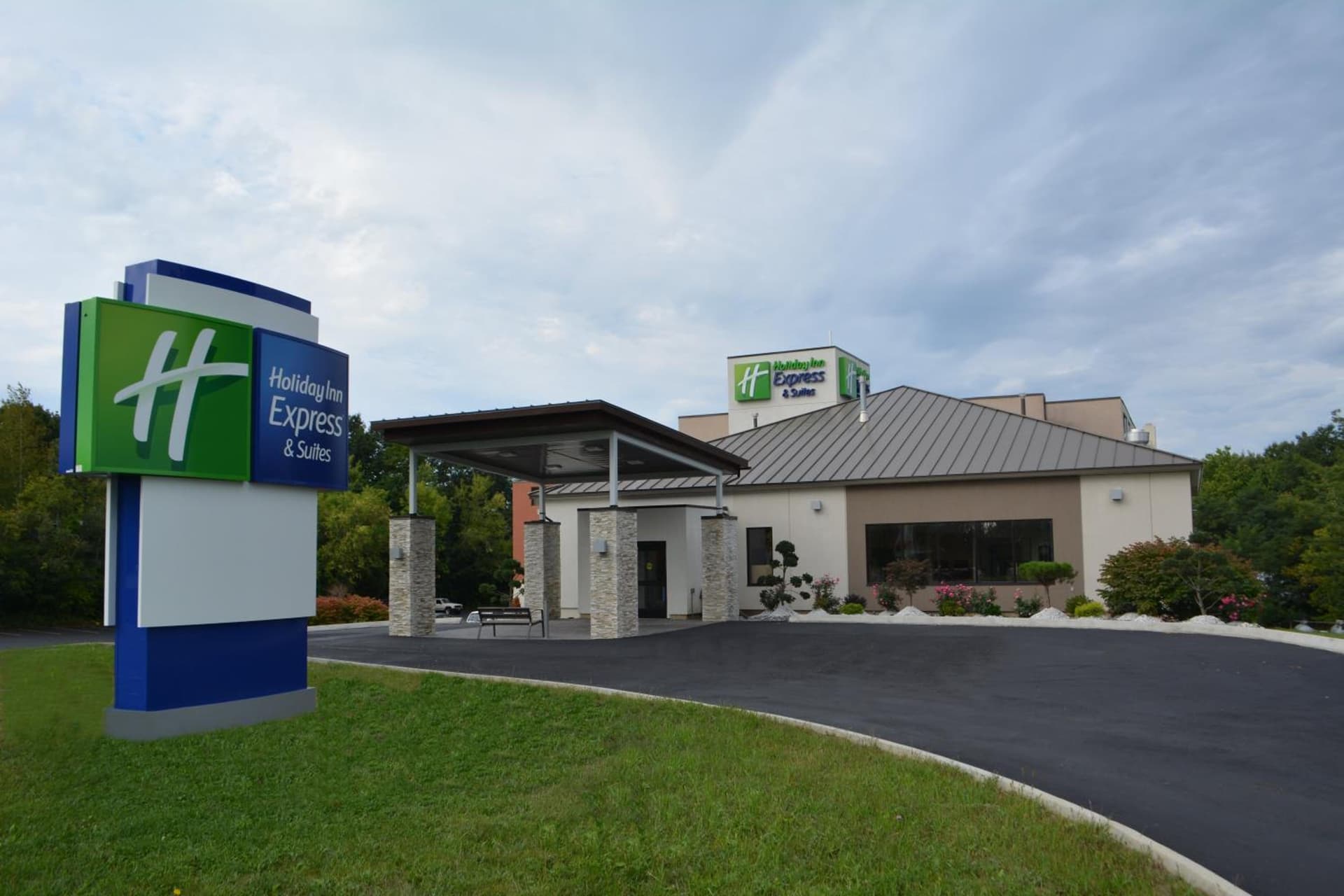 Holiday Inn Express & Suites Waterville - North by IHG featured exterior or lobby in Waterville, ME — similar hotel
