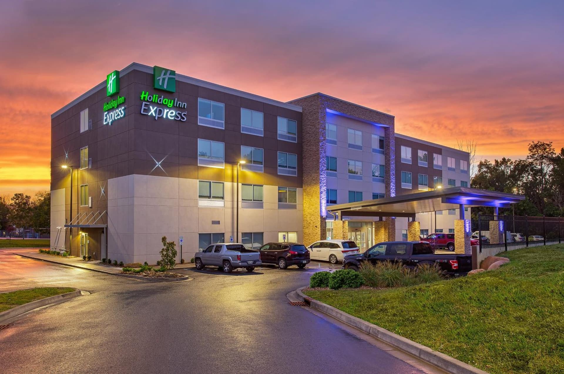 Holiday Inn Express Williamsburg by IHG featured exterior or lobby in Williamsburg, KY — similar hotel