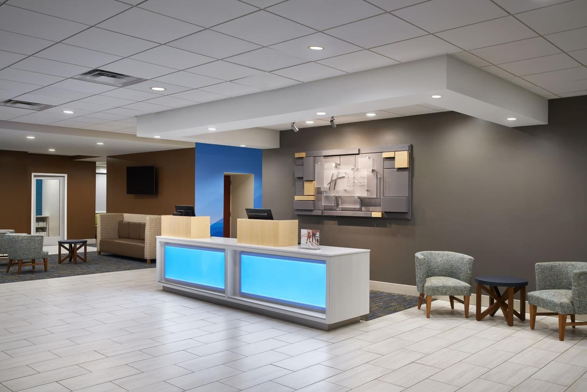 Holiday Inn Express - Richmond Downtown by IHG interior in Richmond, VA — gallery photo 2