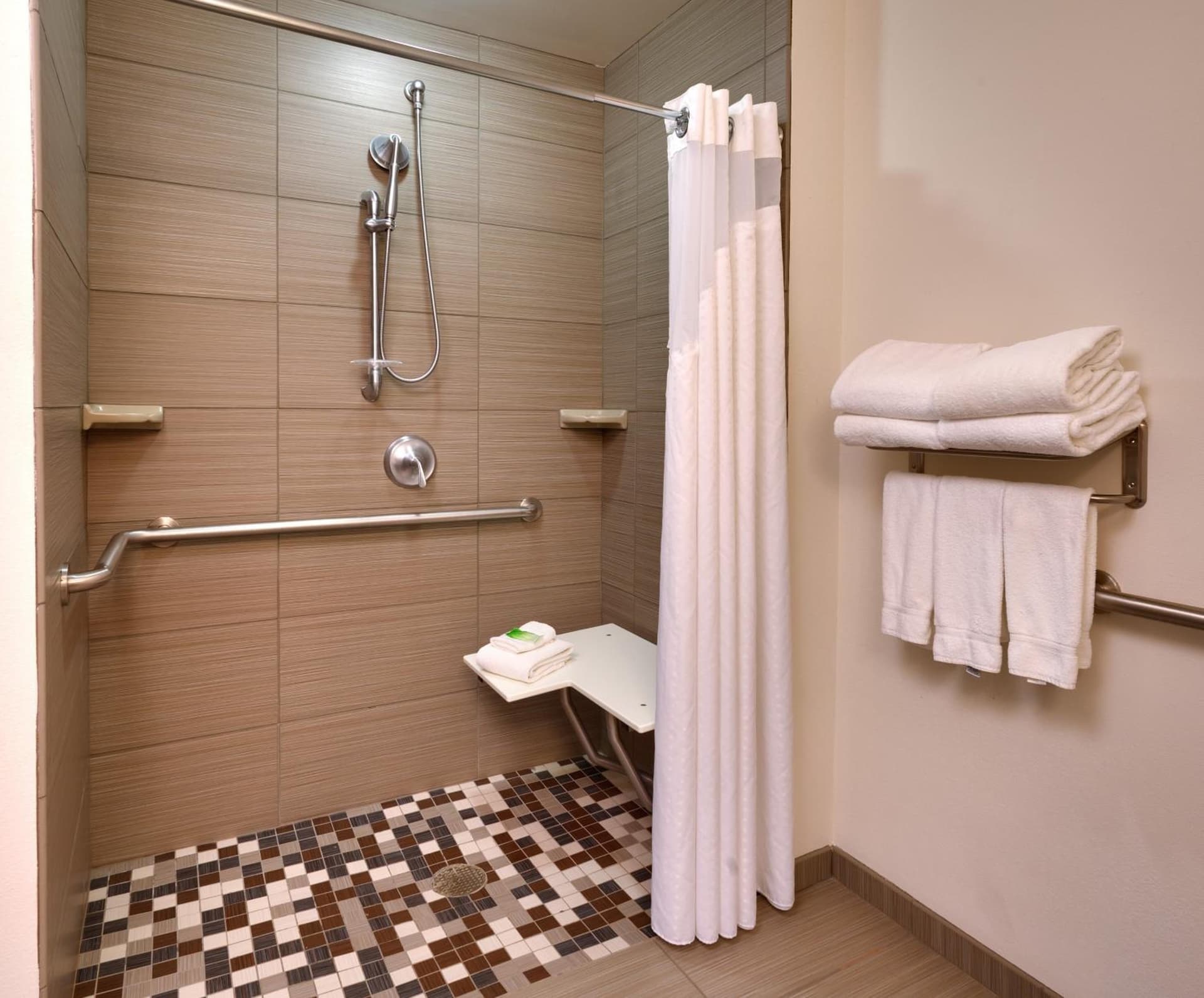 Holiday Inn Express & Suites Overland Park by IHG gallery photo in Overland Park, KS — image 18