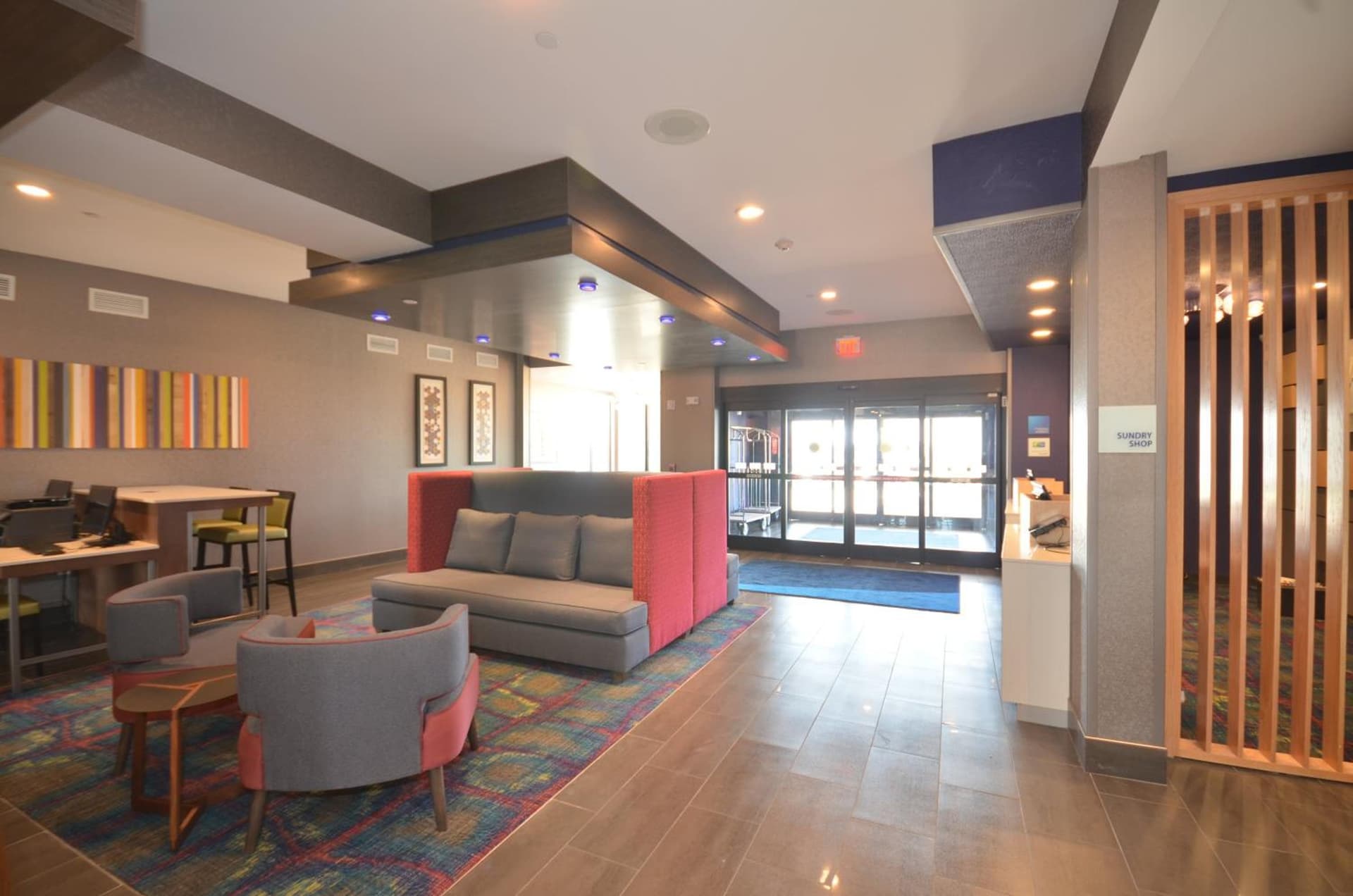 Holiday Inn Express & Suites Oklahoma City Mid - Arpt Area by IHG property views in Oklahoma City, OK — gallery photo 3