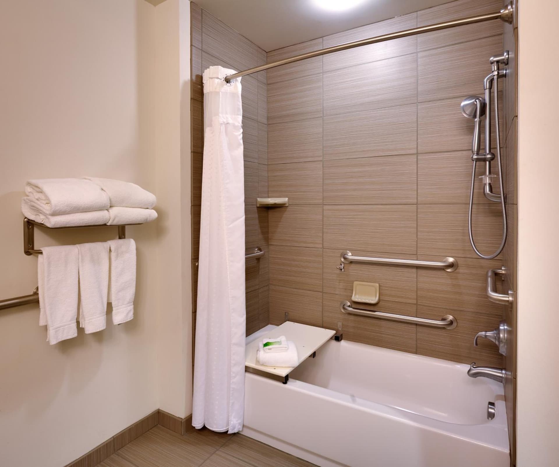 Holiday Inn Express & Suites Overland Park by IHG gallery photo in Overland Park, KS — image 25