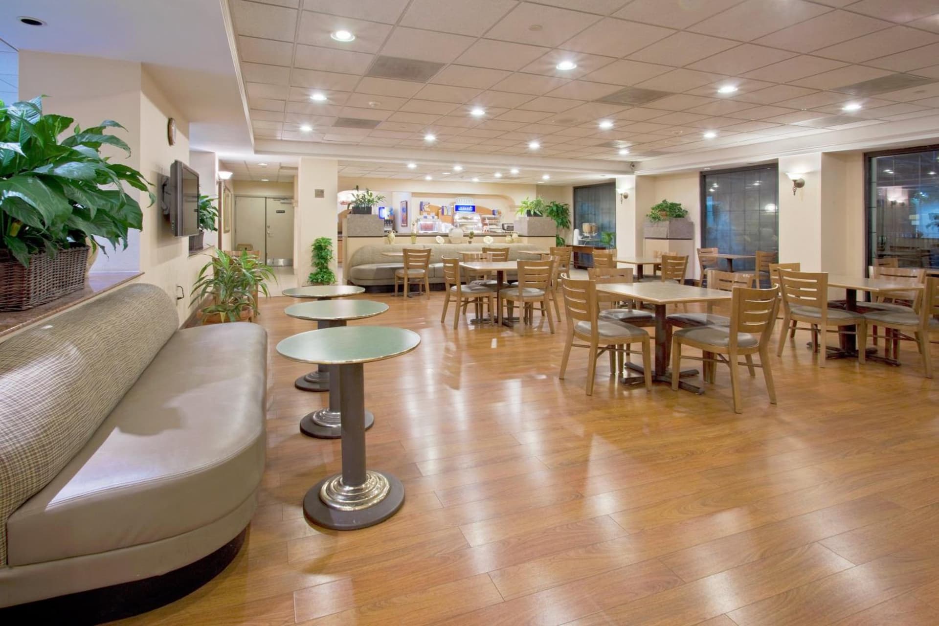 Holiday Inn Express & Suites Miami - Hialeah by IHG gallery photo in Hialeah, FL — image 17