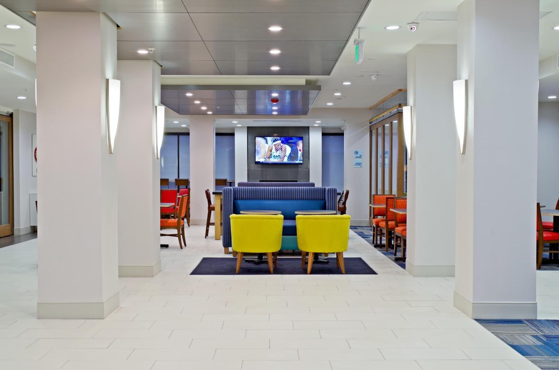 Holiday Inn Express & Suites - Phoenix North - Scottsdale by IHG gallery photo in Phoenix, AZ — image 13