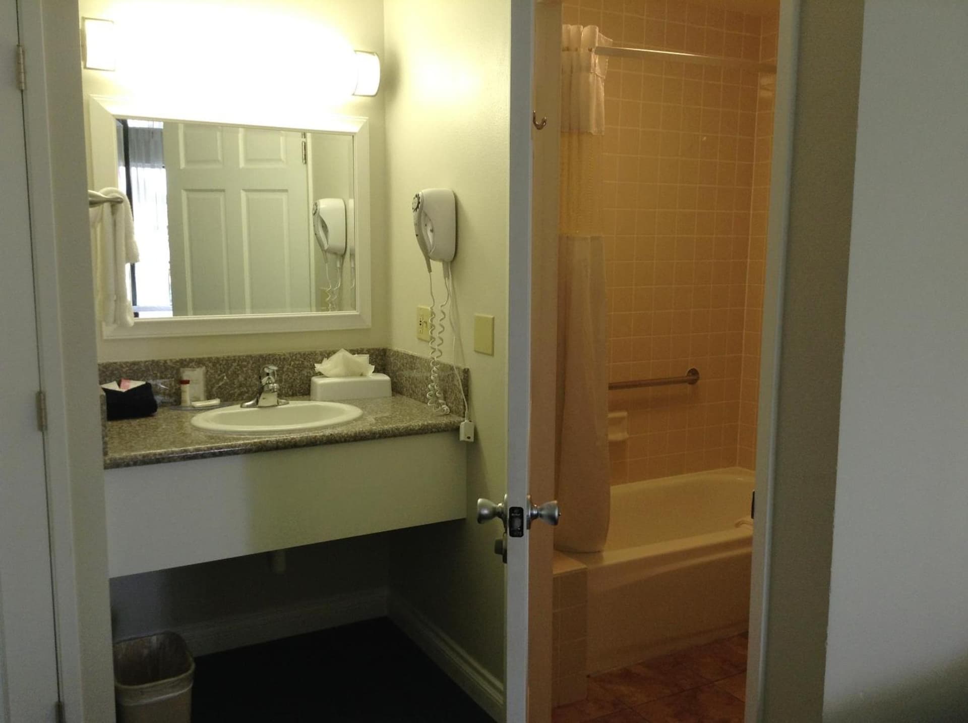 Ramada by Wyndham Oceanside gallery photo in Oceanside, CA — image 23