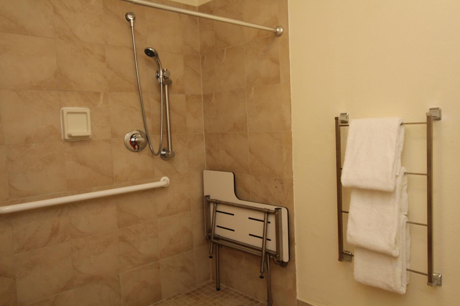 La Quinta by Wyndham Tampa Brandon West interior in Tampa, FL — gallery photo 2