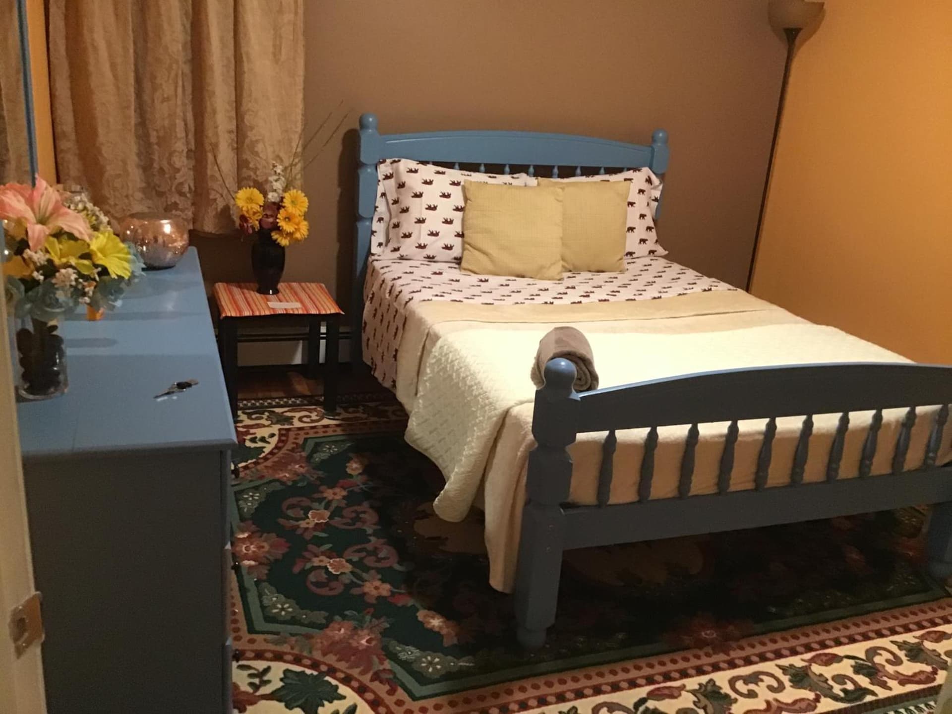 Beautiful Room near JFK and close to LaGuardia Airports interior in Laurelton — gallery photo 2