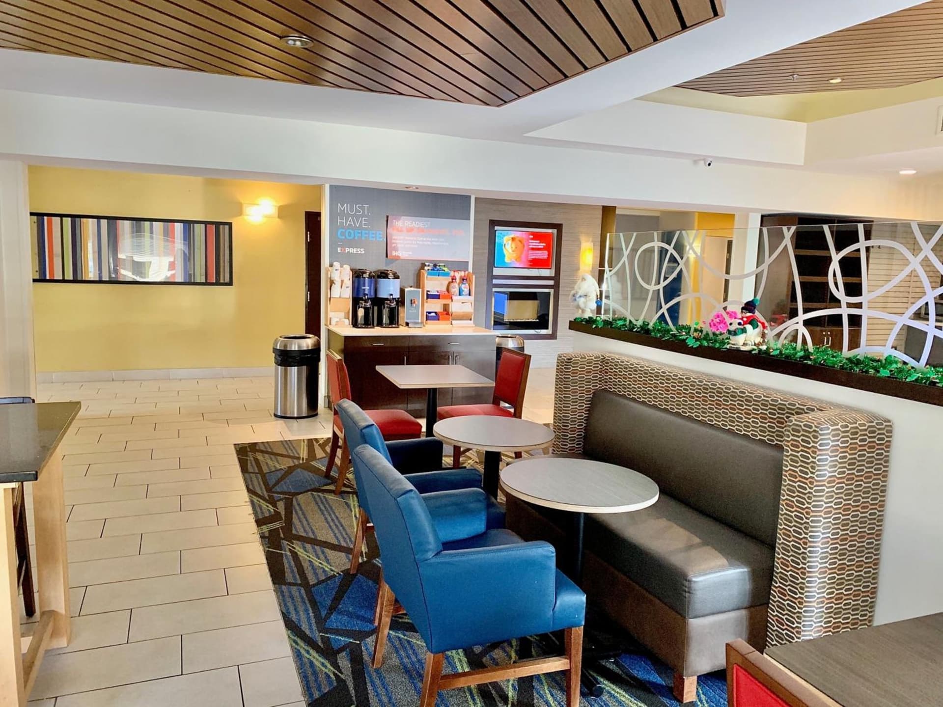 Holiday Inn Express & Suites Chicago-Libertyville by IHG property views in Libertyville, IL — gallery photo 3
