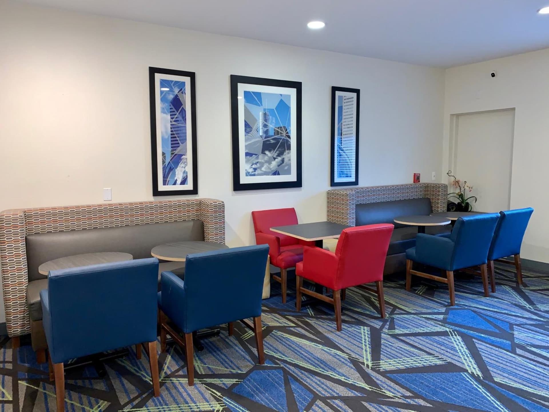 Holiday Inn Express & Suites Chicago-Libertyville by IHG gallery photo in Libertyville, IL — image 10