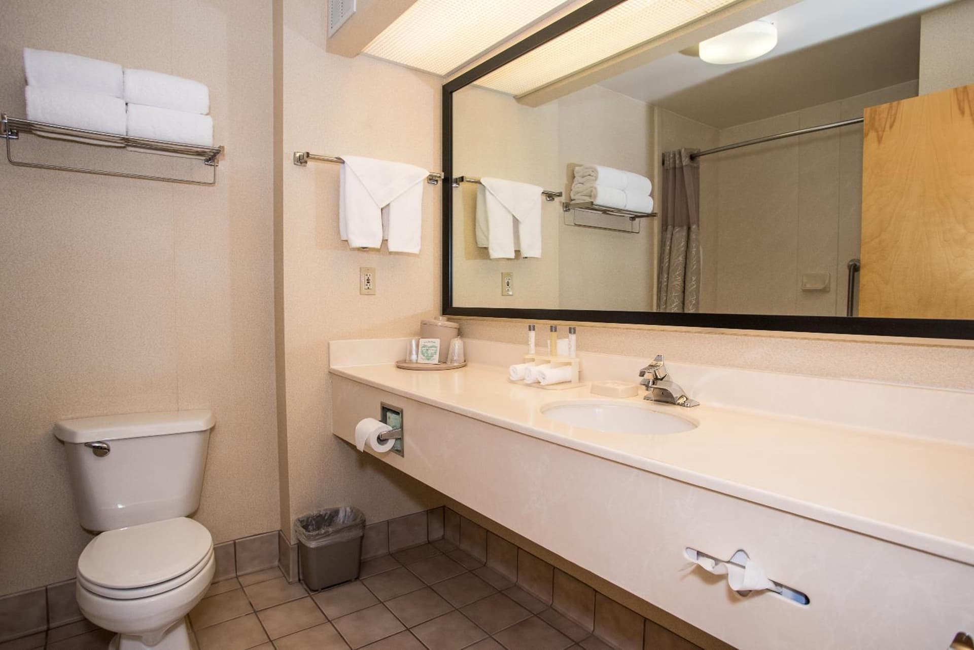 Round Hill Inn interior in Orange, VA — gallery photo 2