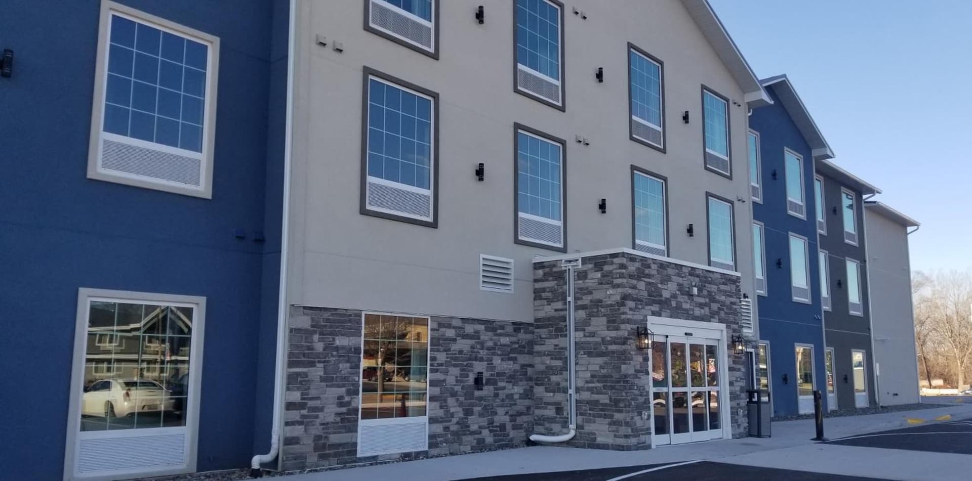 Waterfront Hotel featured exterior or lobby in Prairie du Chien, WI — similar hotel
