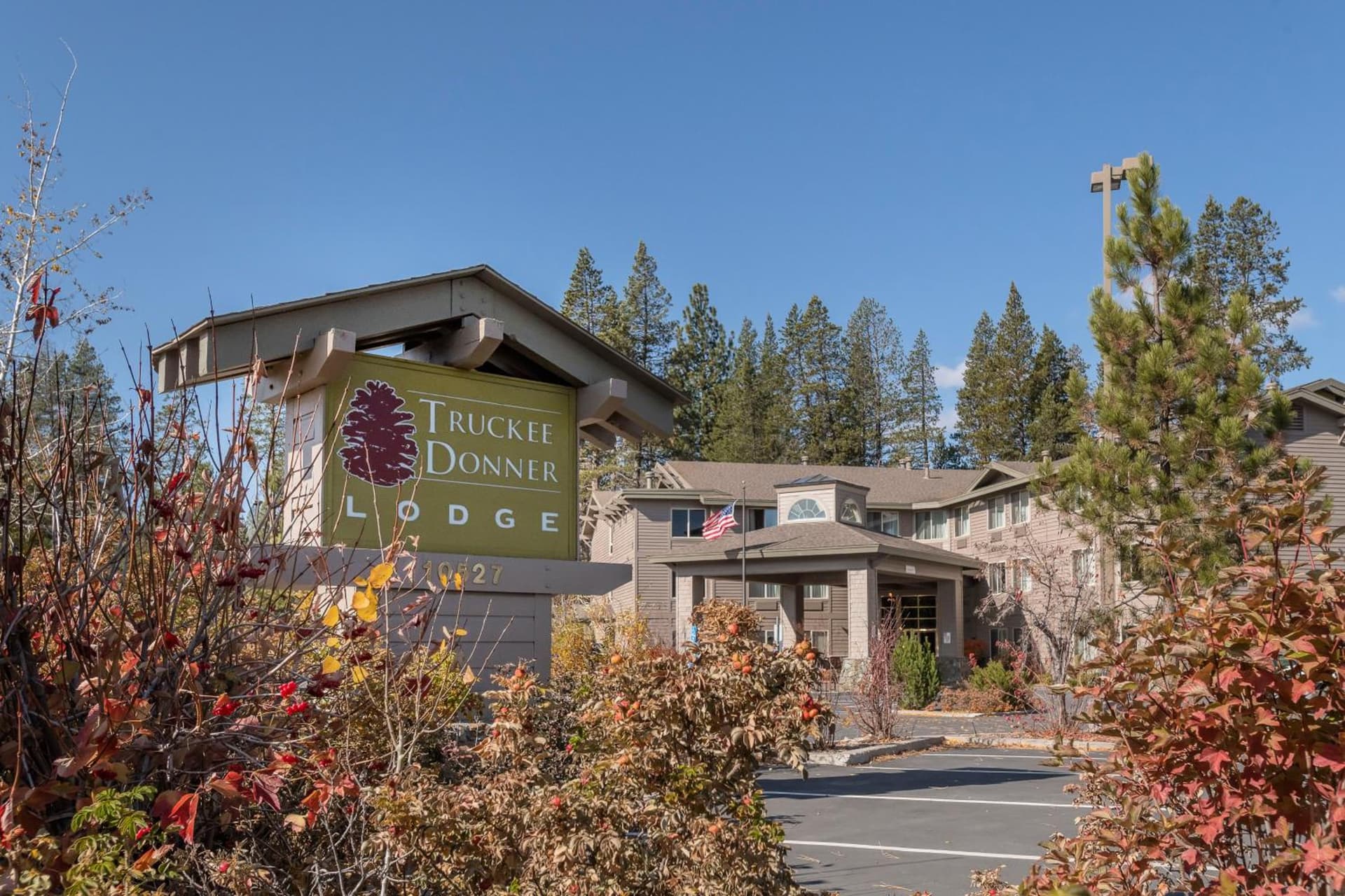 Truckee Donner Lodge interior in Truckee, CA — gallery photo 2