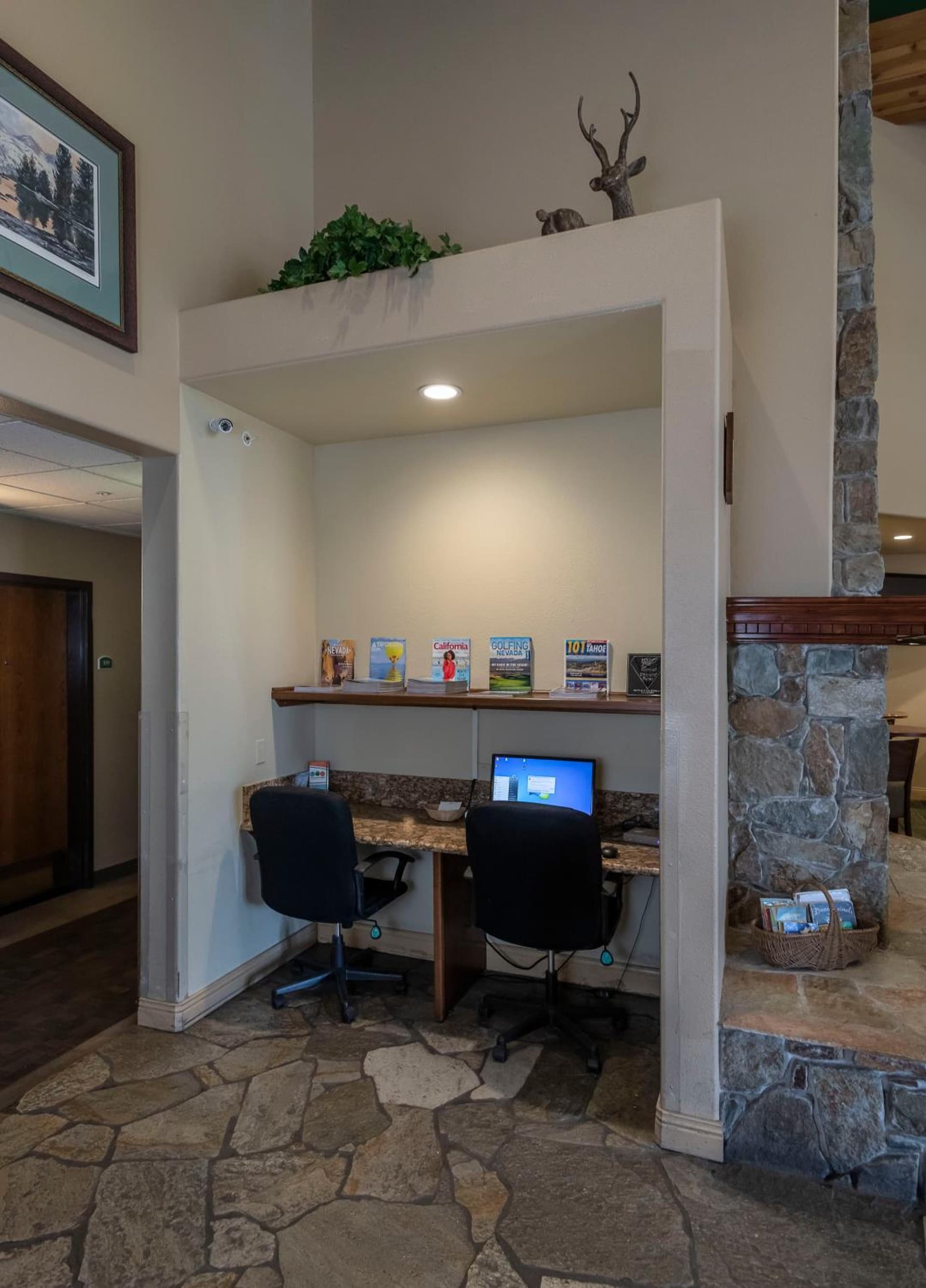 Truckee Donner Lodge property views in Truckee, CA — gallery photo 3