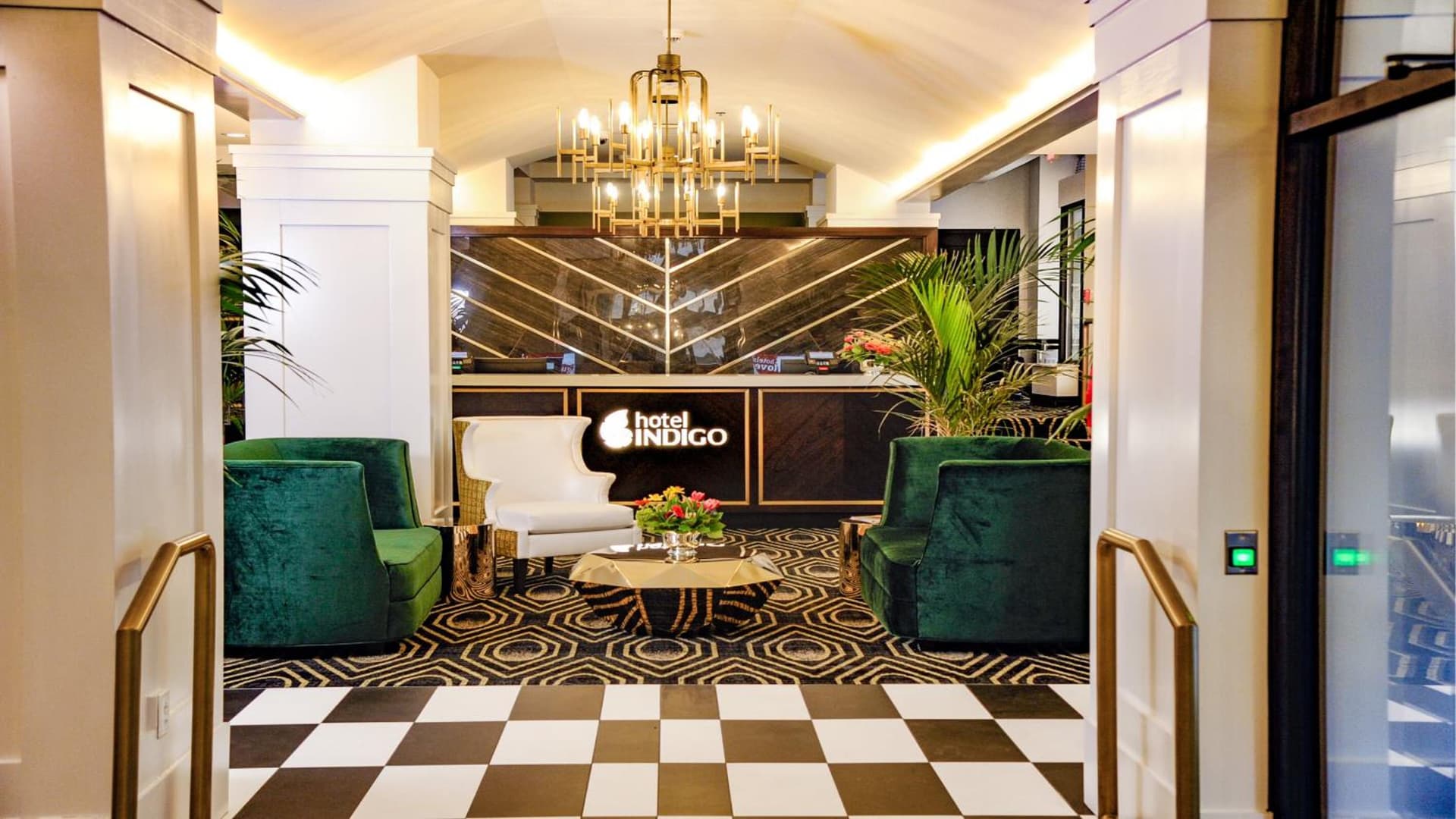 Hotel Indigo - Kansas City Downtown by IHG interior in Kansas City, MO — gallery photo 2